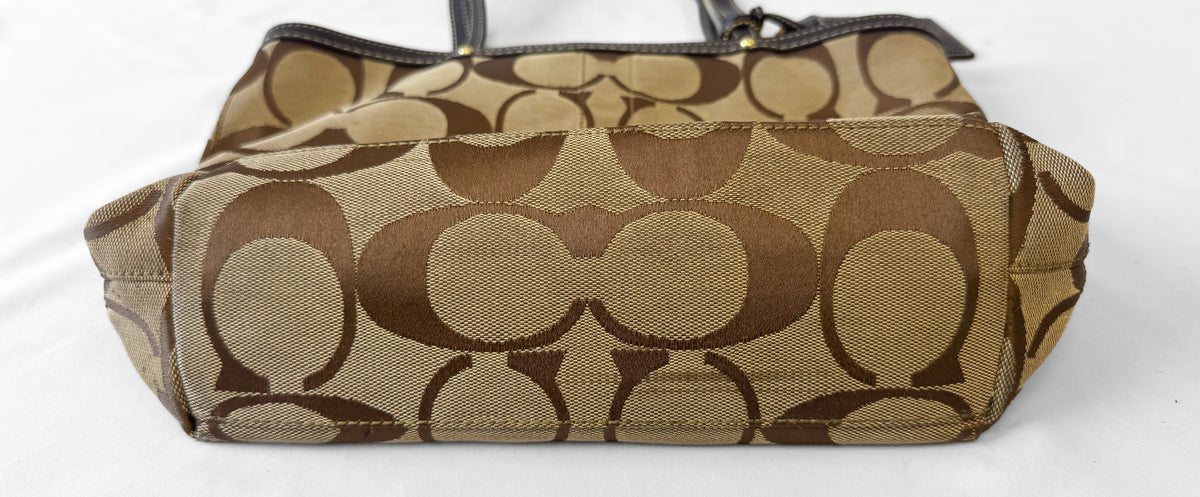 Y2K Coach Canvas Signature Stripe Beige Shoulder Tote Bag, Style #10124