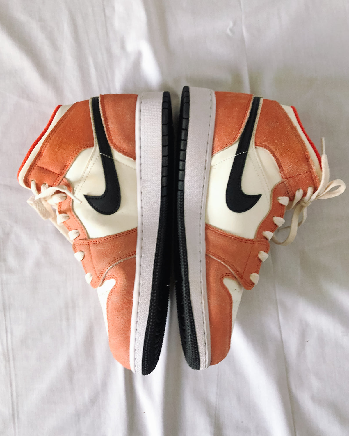 Nike Air Jordan 1 Mid SE GS Orange Suede, Youth 6.5