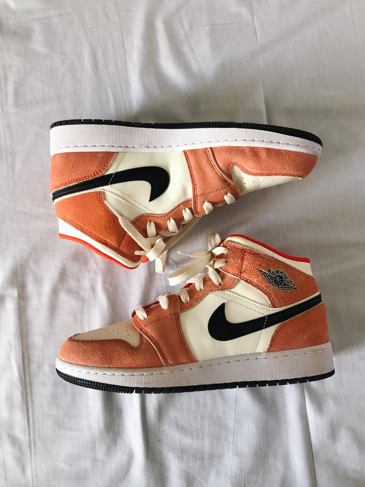 Nike Air Jordan 1 Mid SE GS Orange Suede, Youth 6.5