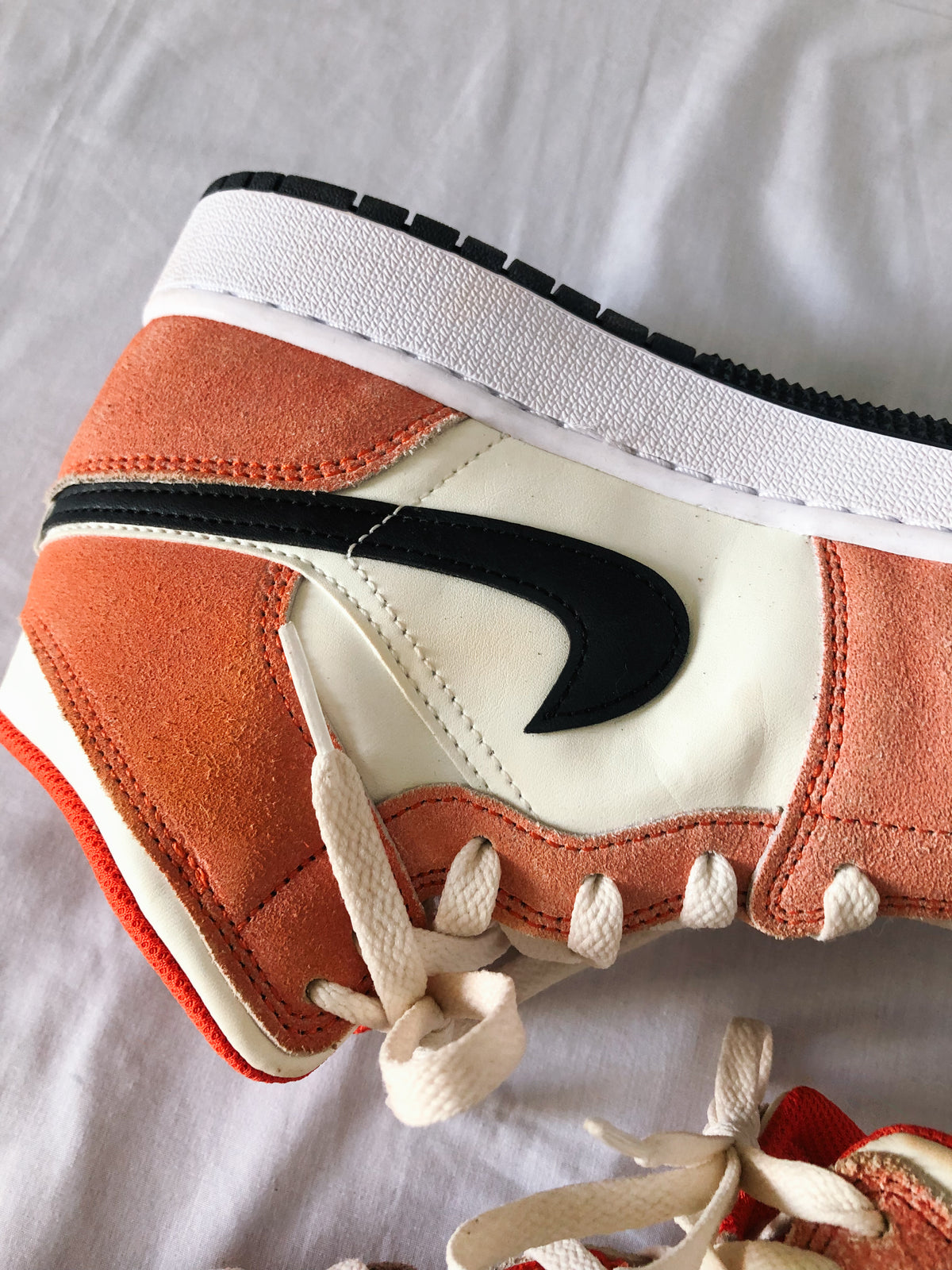 Nike Air Jordan 1 Mid SE GS Orange Suede, Youth 6.5