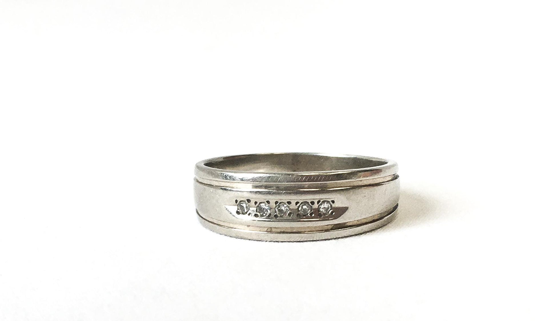 Vintage 14K White Gold Diamond Accent Band Ring, Sz. 9, Vintage Unisex Simple Diamond Stackable Engagement Ring