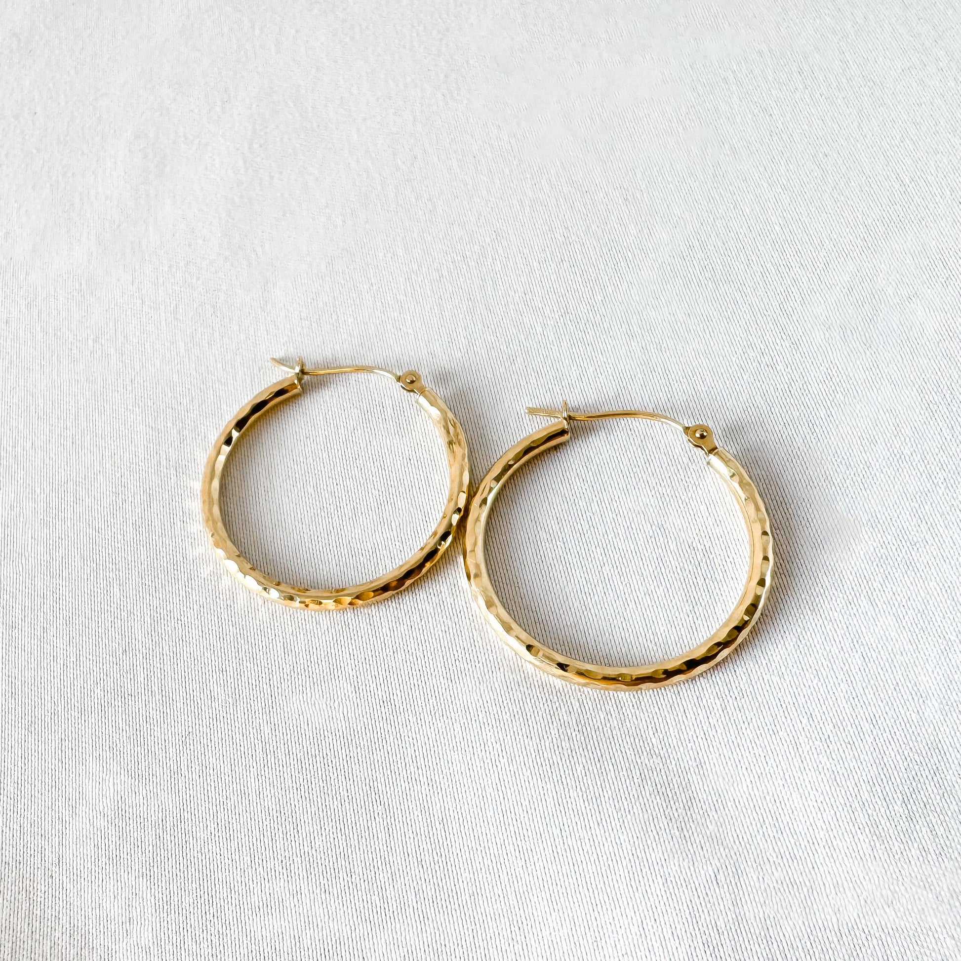 Vintage 14K Yellow Gold Textured Thin Hollow Hoops, Roughly 1", Roughly 2mm, Simple Everyday Minimalist Hoops