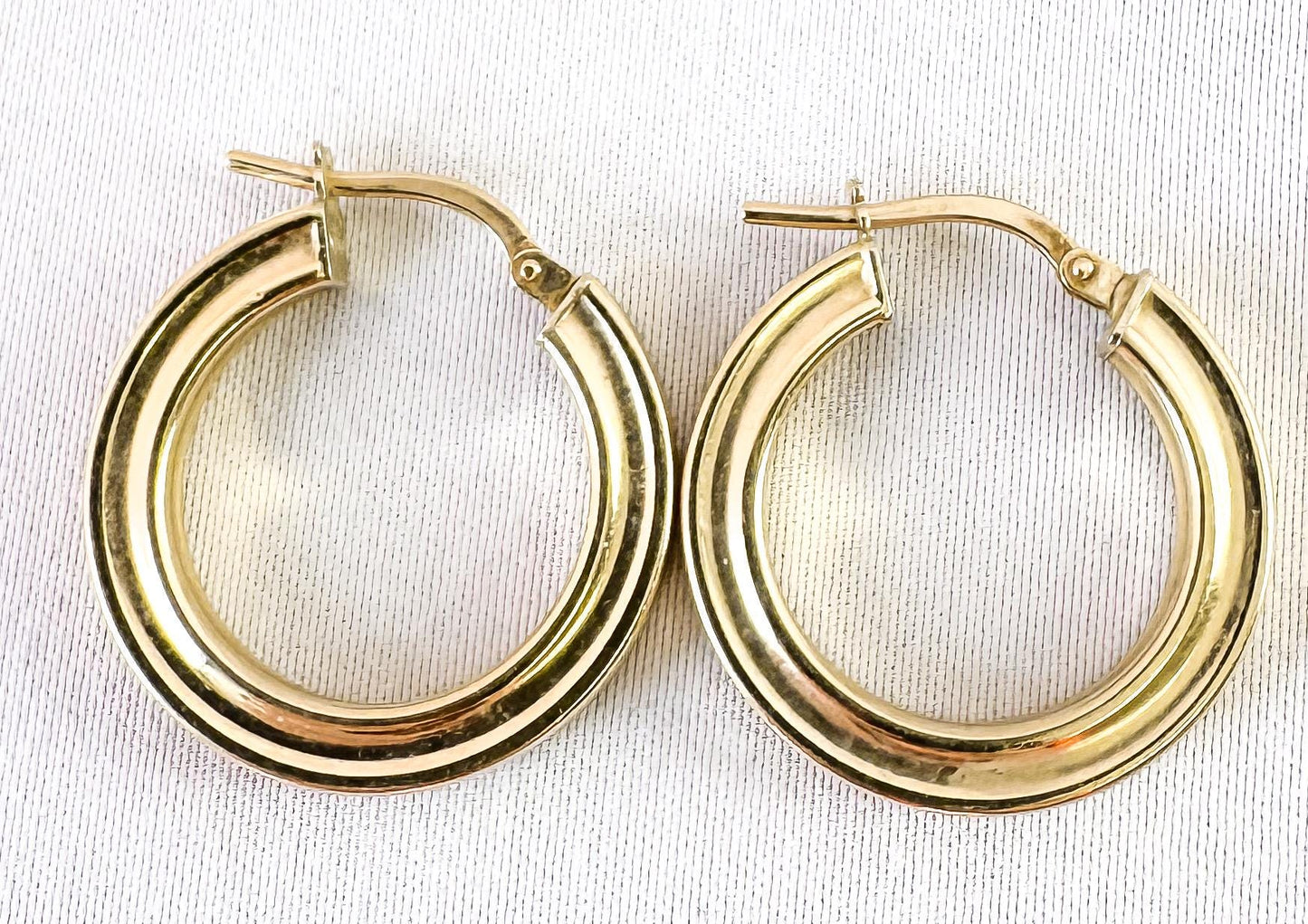 Vintage 14K Italy Yellow Gold Ribbed Hoops, Roughly 3mm, Roughly .75", Retro Simple Everyday Minimalist Hoops