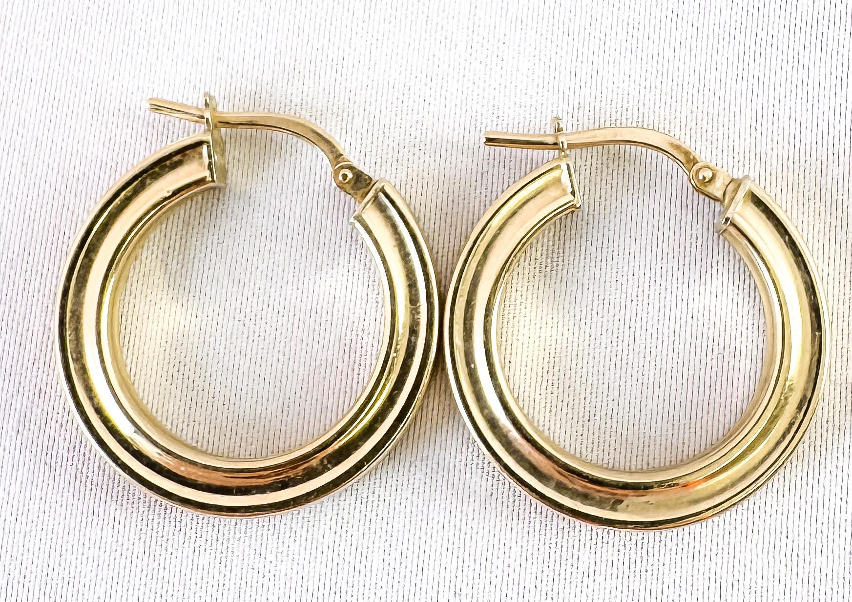 Vintage 14K Italy Yellow Gold Ribbed Hoops, Roughly 3mm, Roughly .75", Retro Simple Everyday Minimalist Hoops