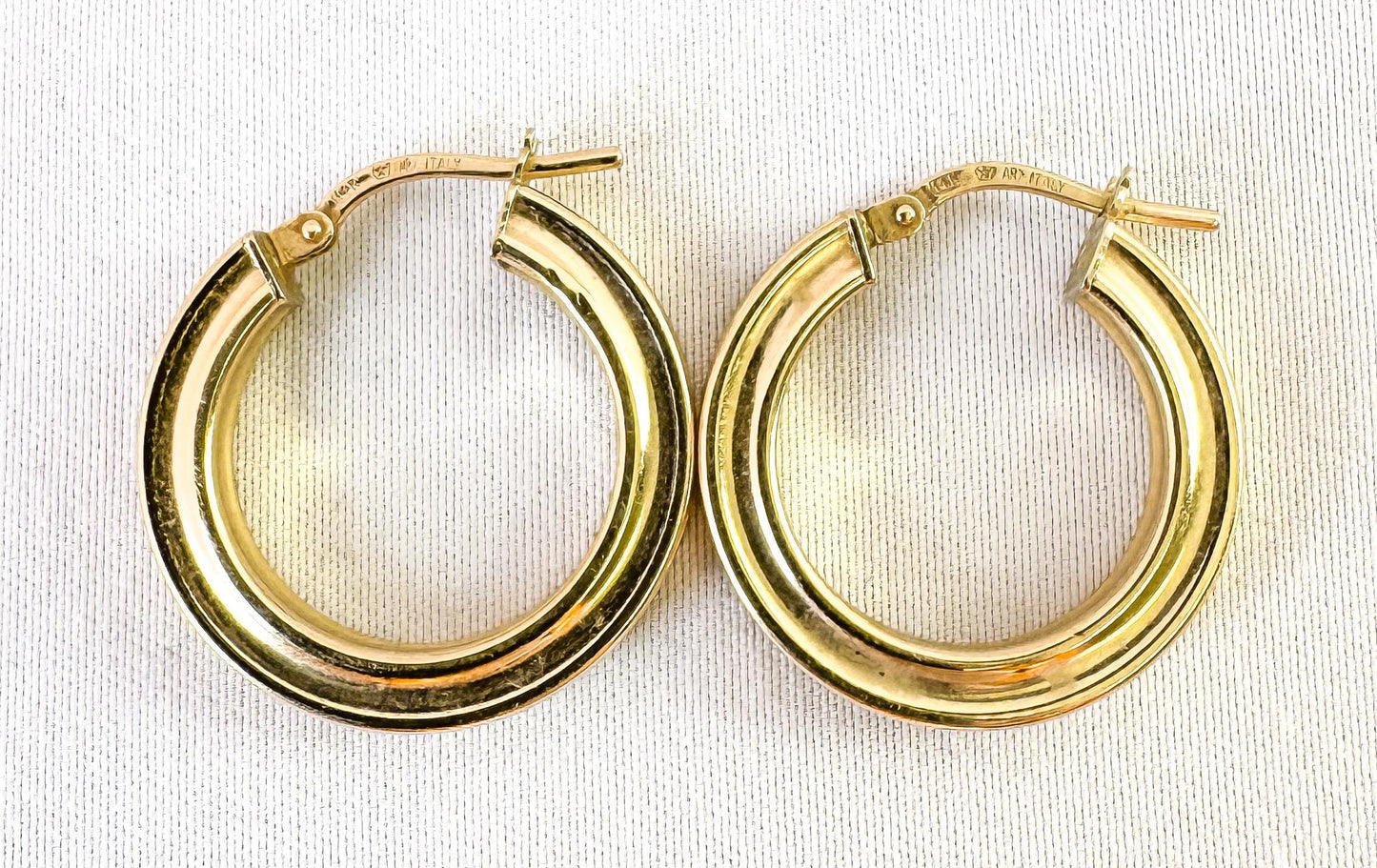 Vintage 14K Italy Yellow Gold Ribbed Hoops, Roughly 3mm, Roughly .75", Retro Simple Everyday Minimalist Hoops