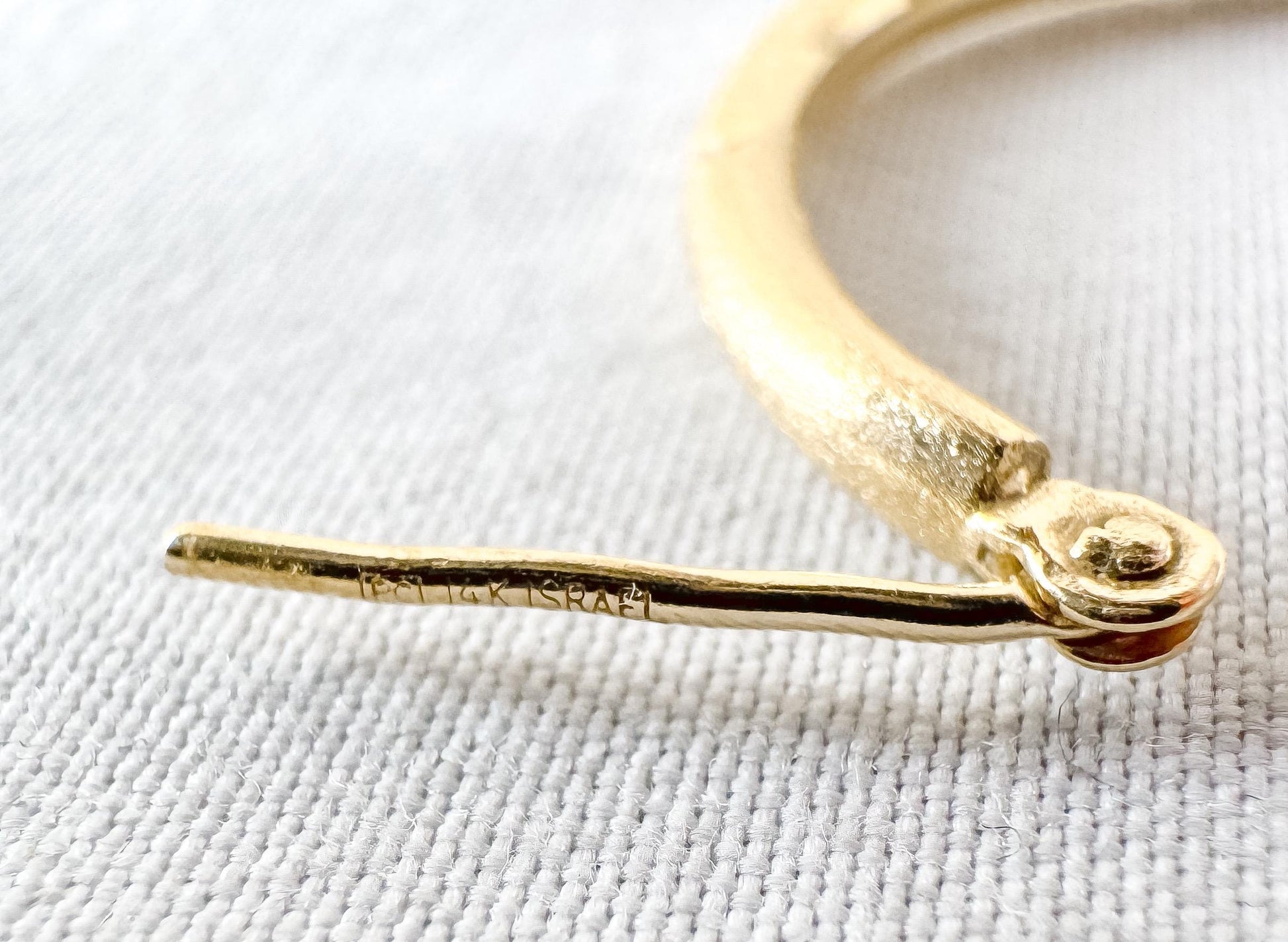 Vintage 14K Yellow Gold Diamond Cut Matte and Glossy Finish Lightweight Hoop Earrings, Simple Everyday Minimalist Hoops