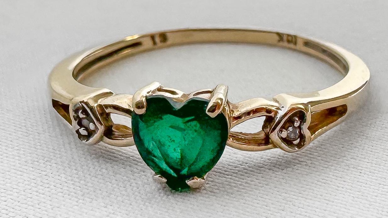 Vintage 10K Yellow Gold Emerald Heart Diamond Ring, Sz. 7, Dainty Simple Minimalist Ring