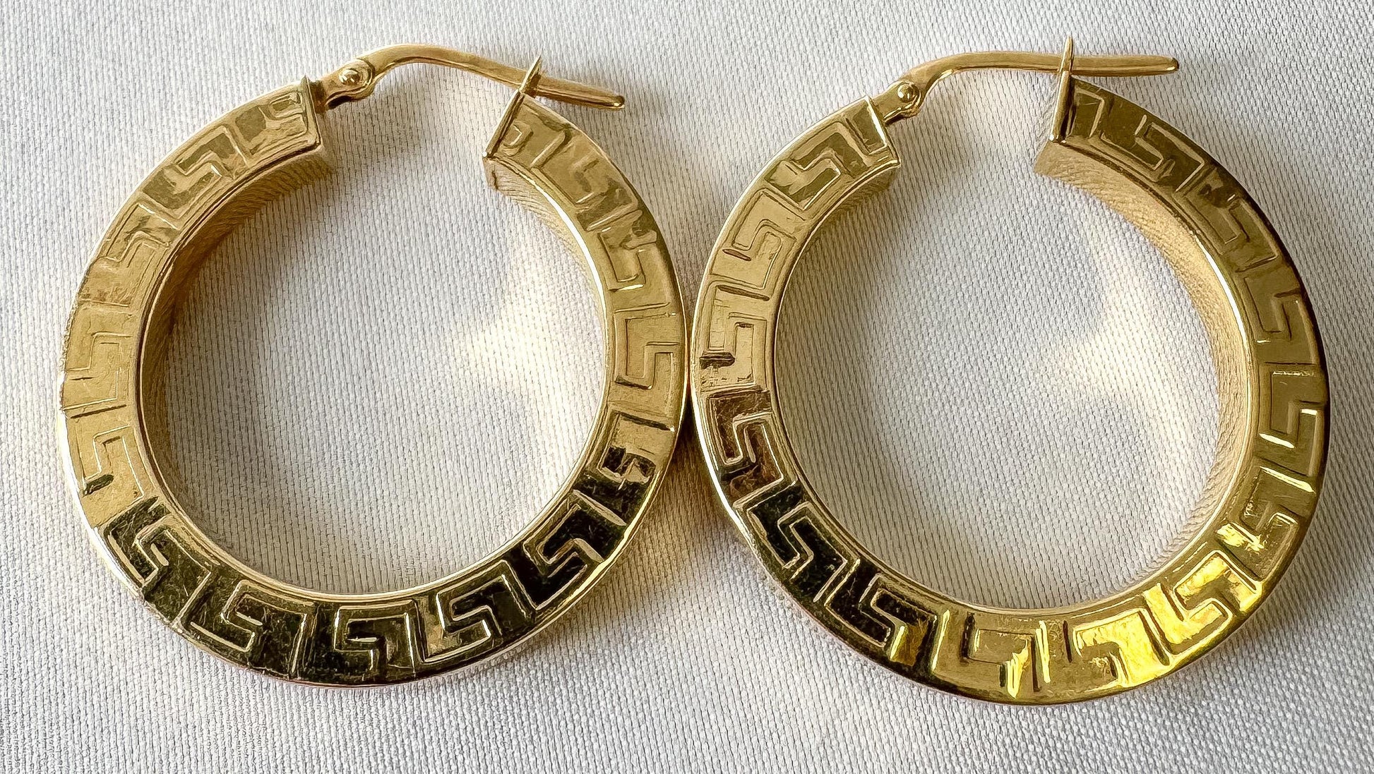 Vintage 14K Yellow Gold Milor Italy Grecian Key Etched Hollow Hoop Earrings, Roughly 4mm Width, Elegant Retro Minimalist Hoops