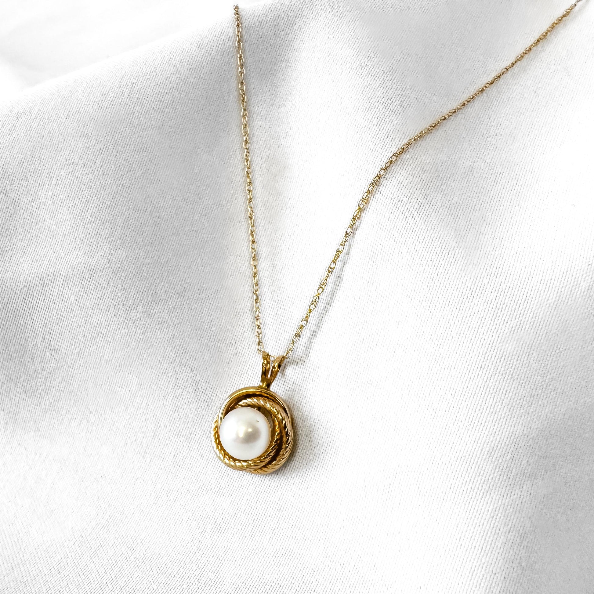 10K Yellow Gold Round Knotted Twist Pearl Pendant Necklace on 10K 19" Chain, Simple Elegant Minimalist Bridal Style Necklace