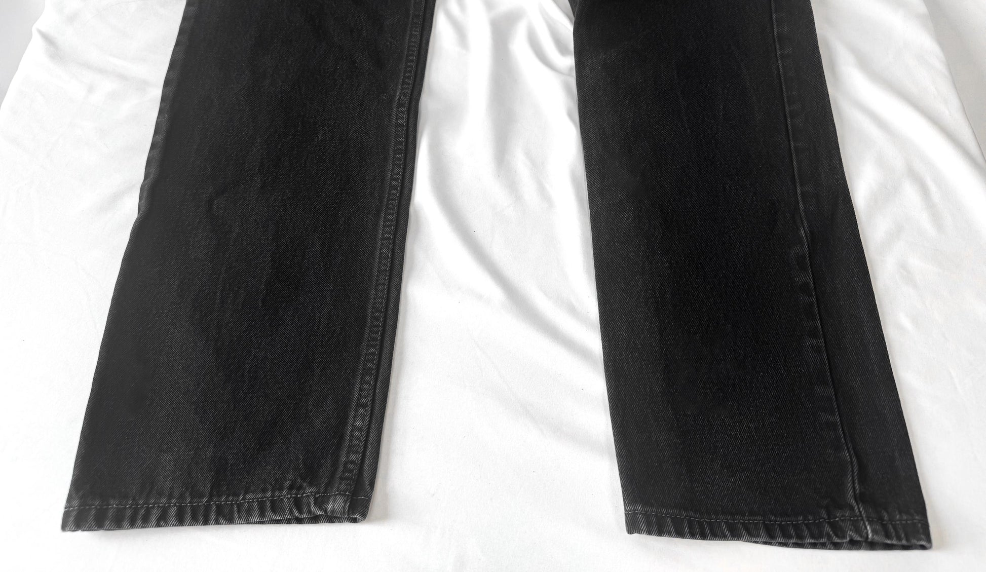 Vintage Levis 550 Black Relaxed Fit Straight Leg Unisex Jeans, Sz. 29" x 31"