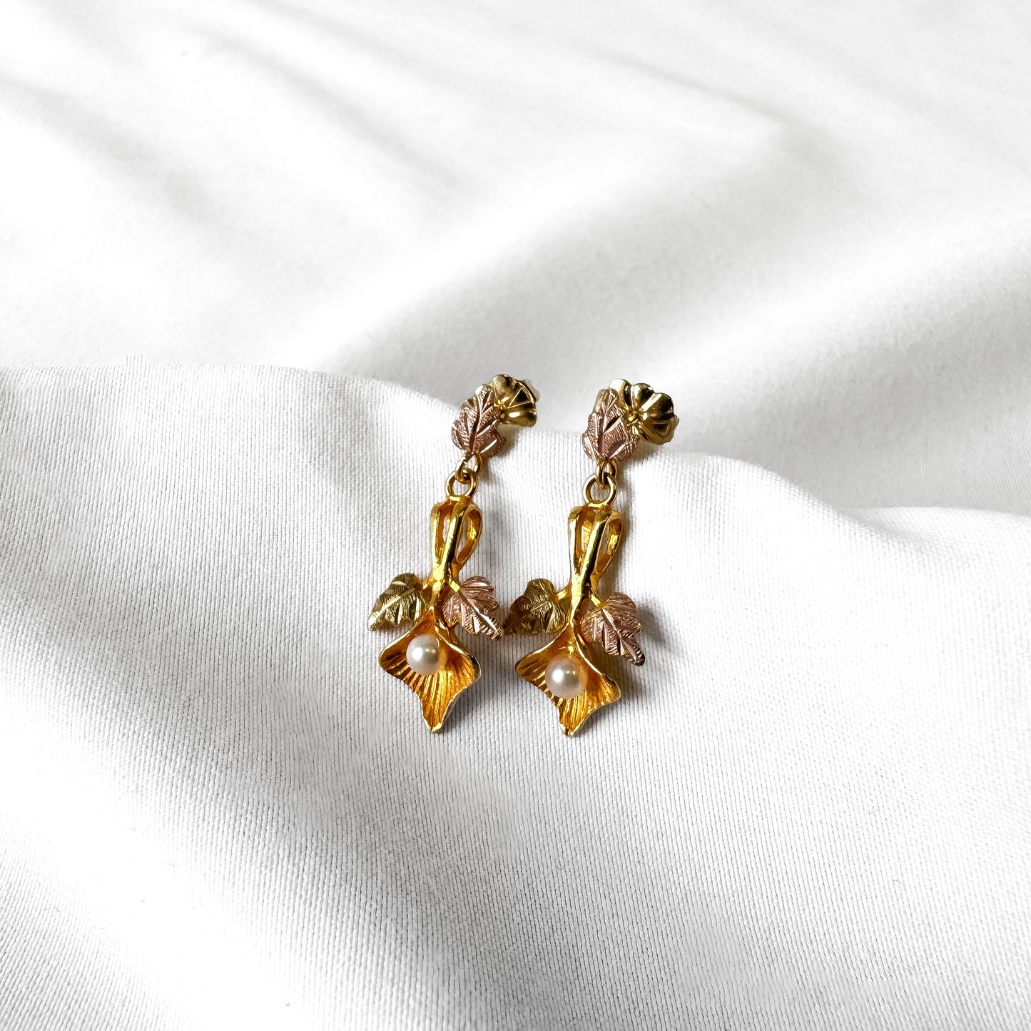 Vintage 10K Landstrom's Black Hills Gold Tri Color Lily Floral Leaf Pearl Dangle Earrings