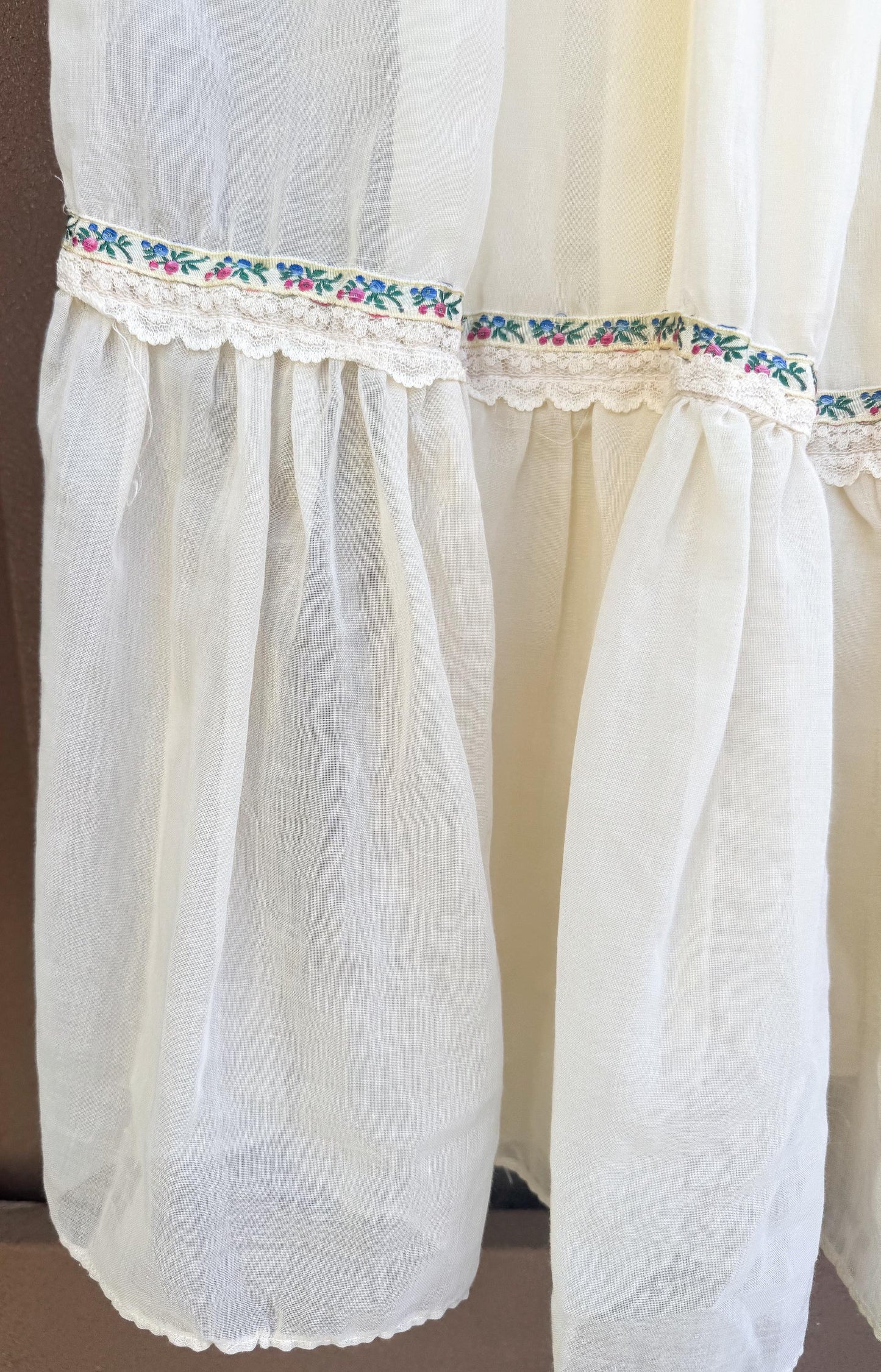 70s Gunne Sax Cream Off-White Lace Tie-Front Ruffle Floral Trim Maxi Dress Sz 4-6, Vintage Victorian Edwardian Coquette Cottage Core Dress