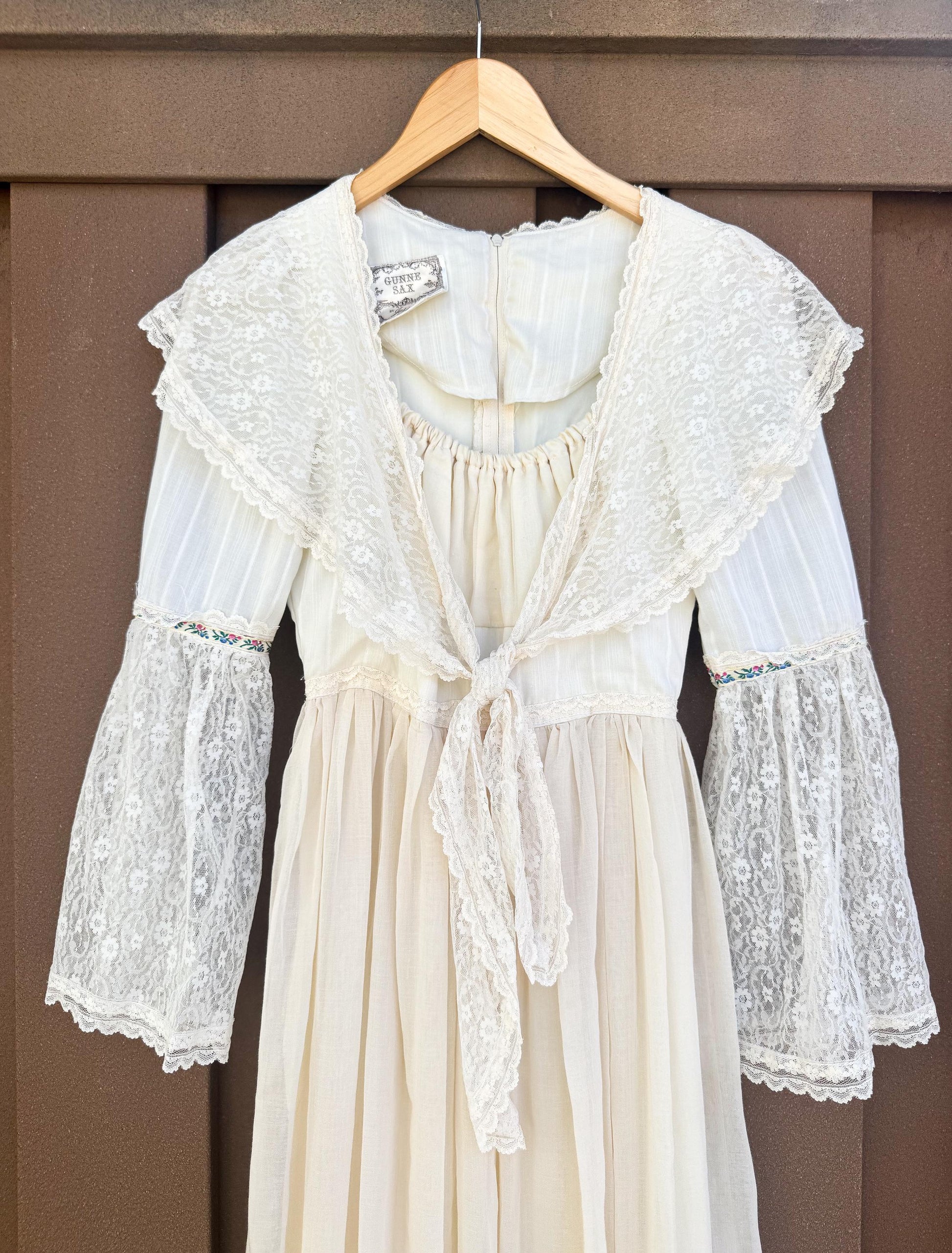 70s Gunne Sax Cream Off-White Lace Tie-Front Ruffle Floral Trim Maxi Dress Sz 4-6, Vintage Victorian Edwardian Coquette Cottage Core Dress