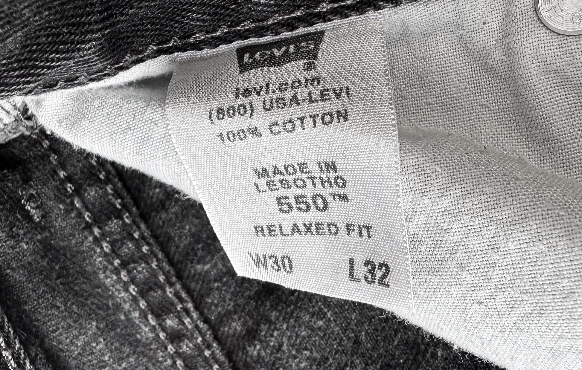 Vintage Levis 550 Black Relaxed Fit Straight Leg Unisex Jeans, Sz. 29" x 31"