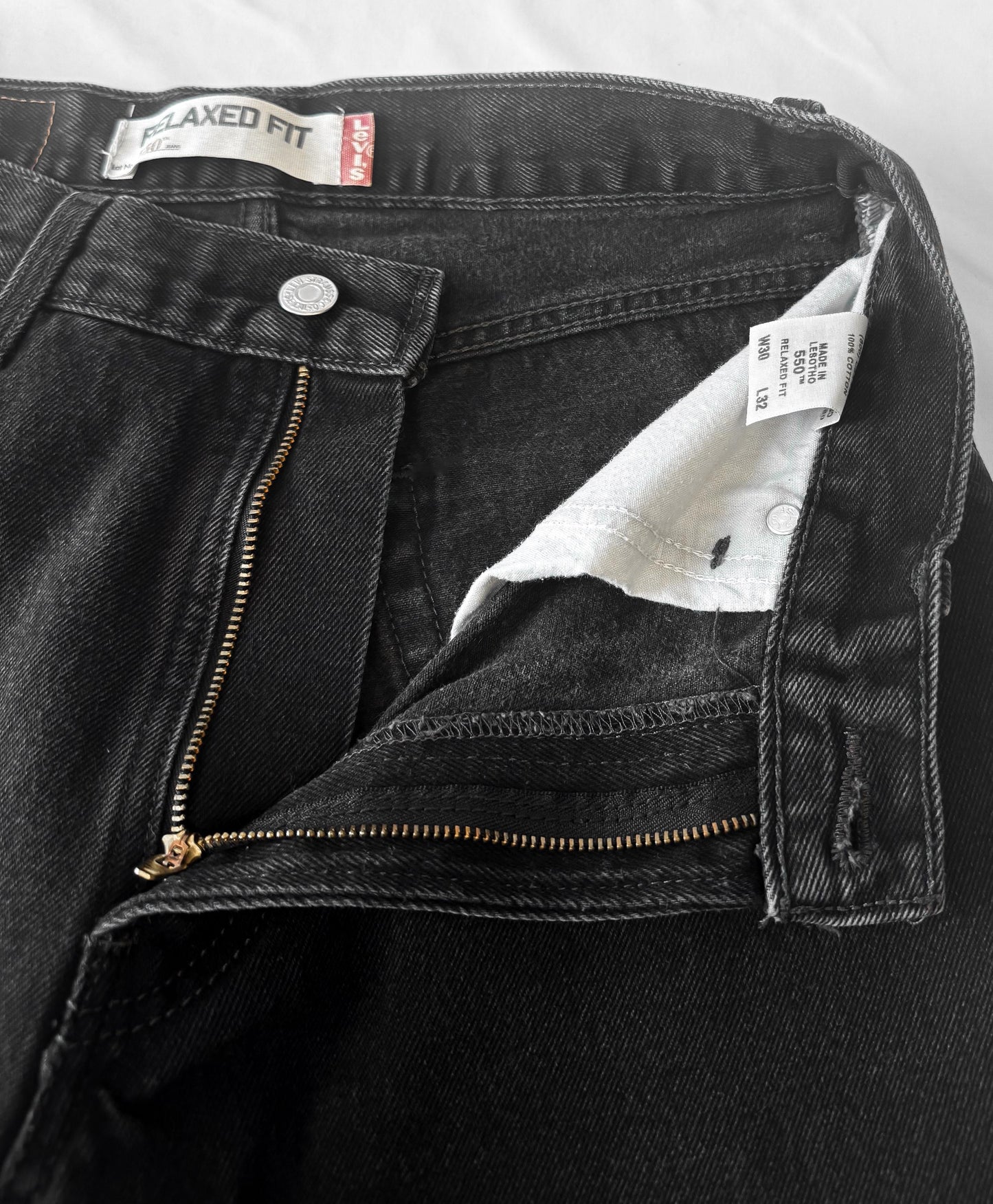 Vintage Levis 550 Black Relaxed Fit Straight Leg Unisex Jeans, Sz. 29" x 31"