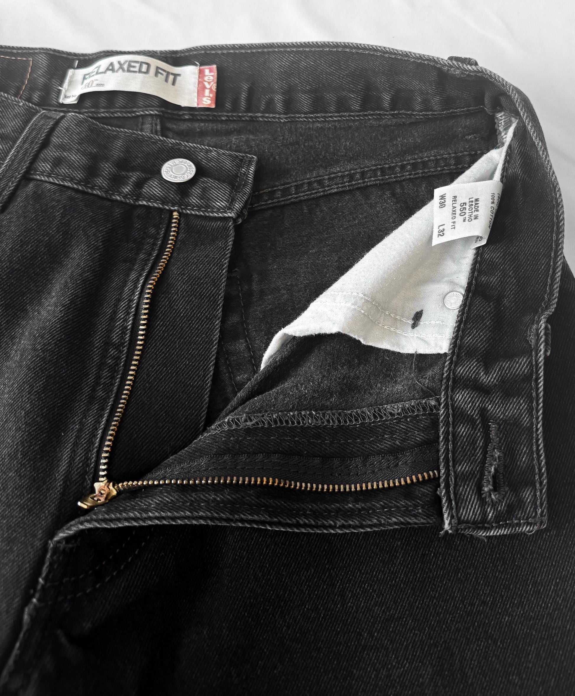 Vintage Levis 550 Black Relaxed Fit Straight Leg Unisex Jeans, Sz. 29" x 31"