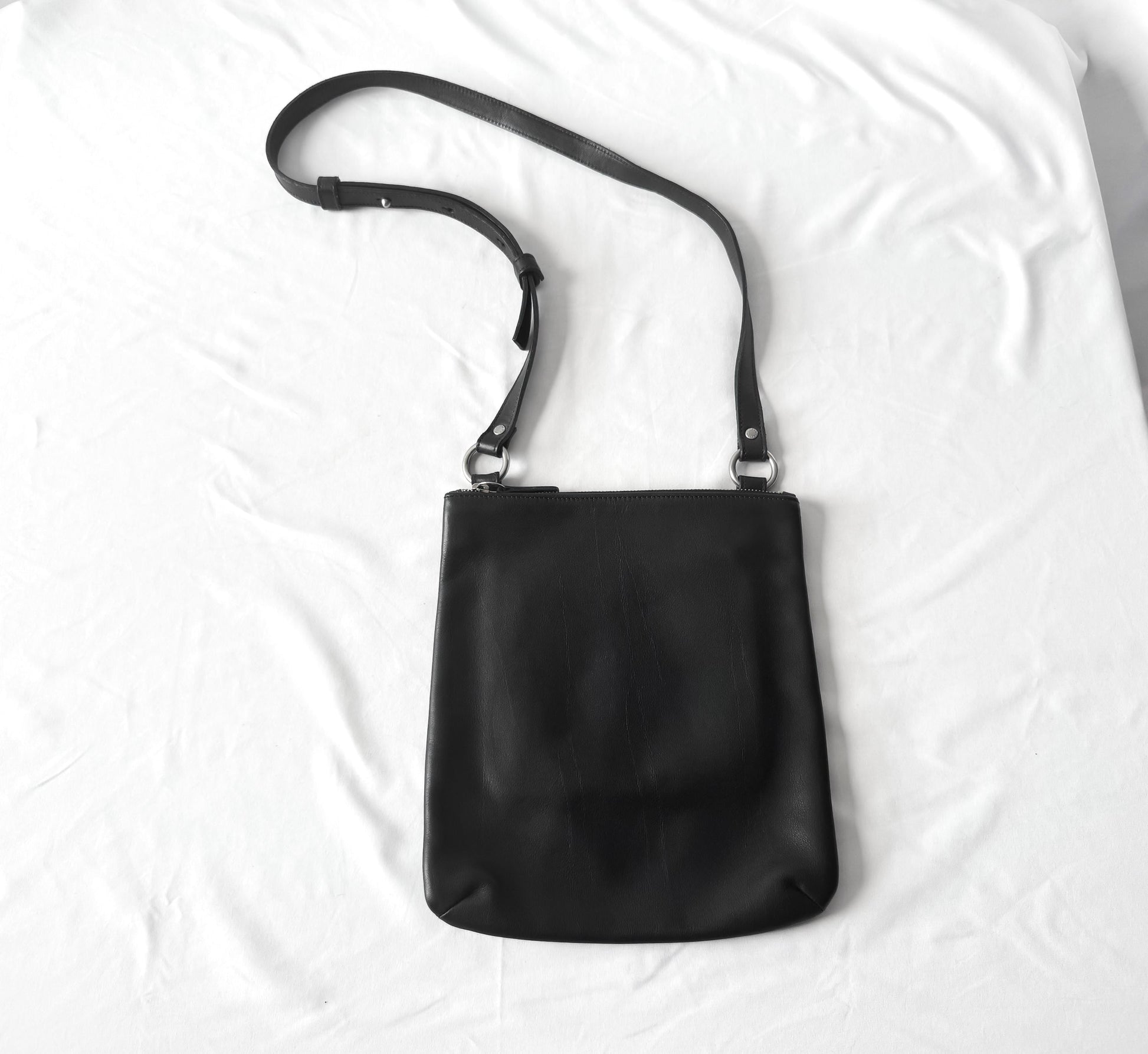 00s Coach Chelsea Slim Messenger Black Leather Crossbody Bag, Style 9457