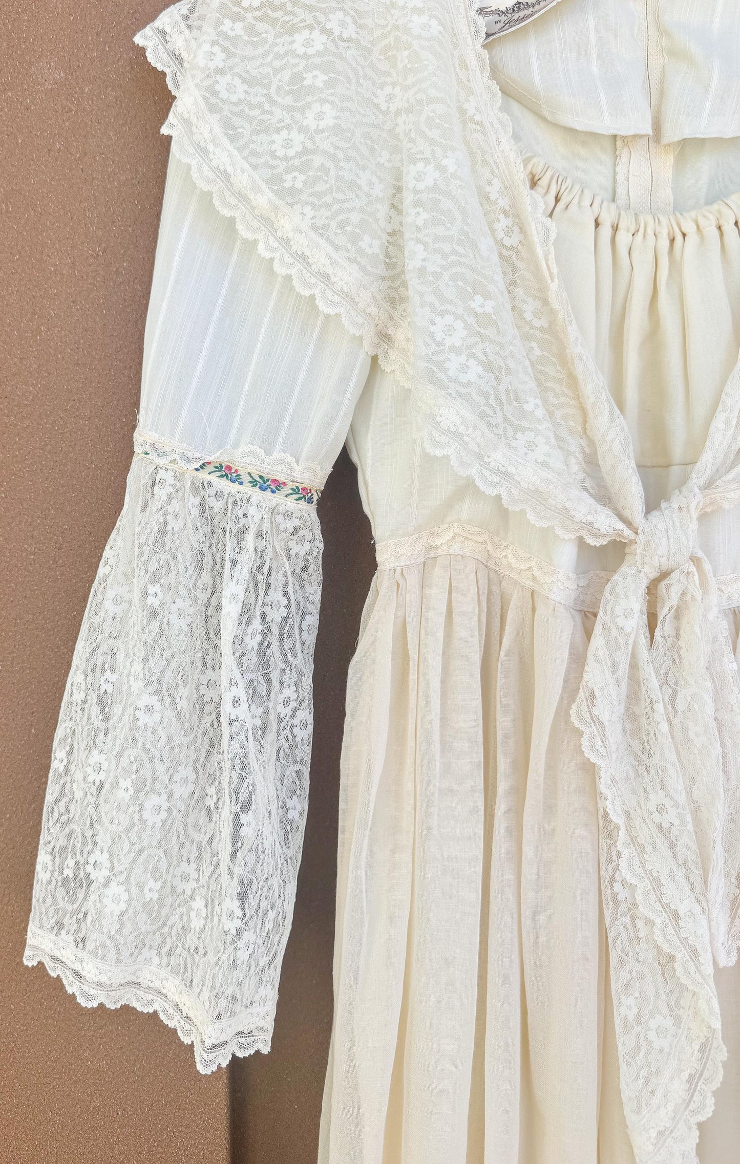 70s Gunne Sax Cream Off-White Lace Tie-Front Ruffle Floral Trim Maxi Dress Sz 4-6, Vintage Victorian Edwardian Coquette Cottage Core Dress