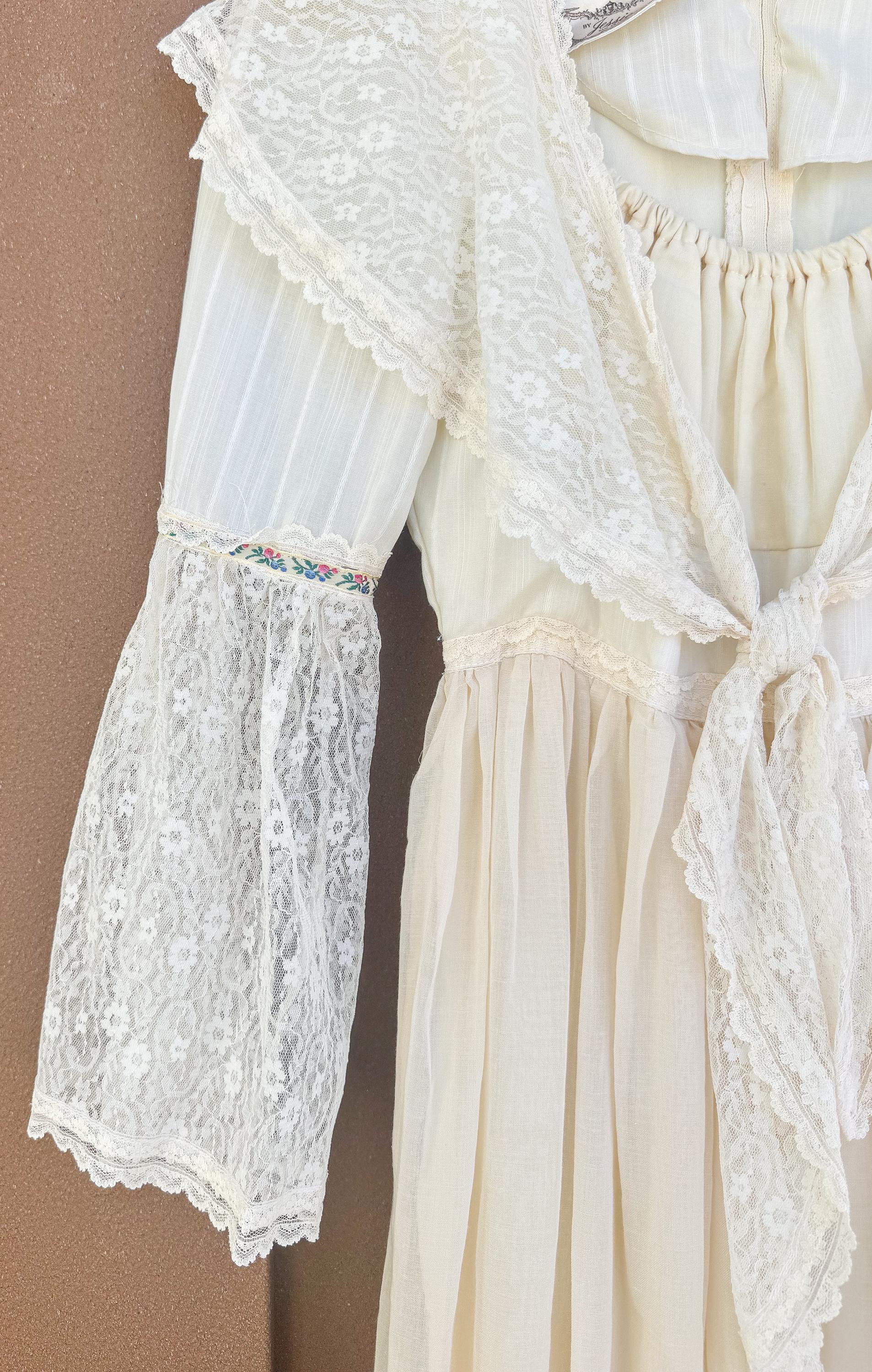 70s Gunne Sax Cream Off-White Lace Tie-Front Ruffle Floral Trim Maxi Dress Sz 4-6, Vintage Victorian Edwardian Coquette Cottage Core Dress