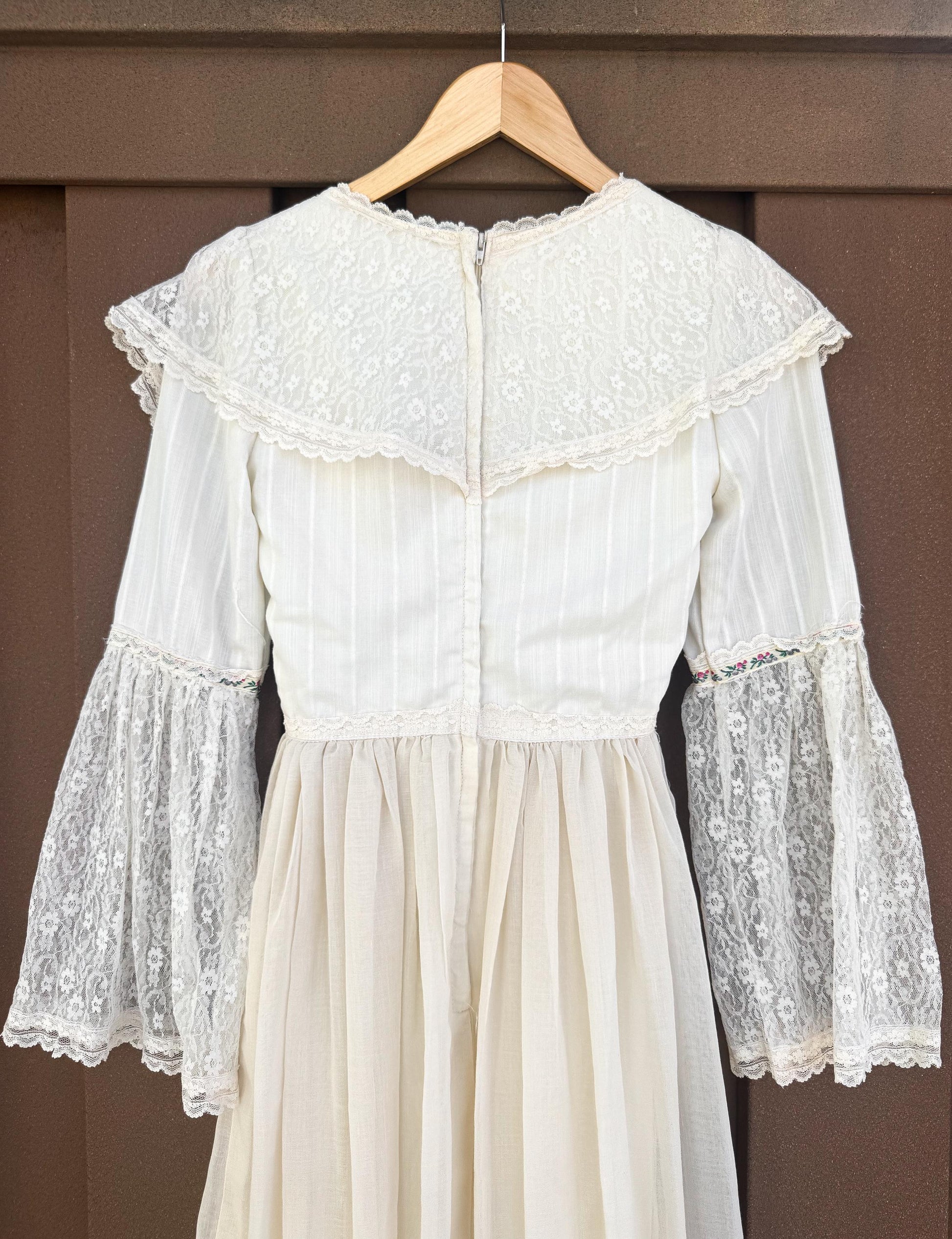 70s Gunne Sax Cream Off-White Lace Tie-Front Ruffle Floral Trim Maxi Dress Sz 4-6, Vintage Victorian Edwardian Coquette Cottage Core Dress