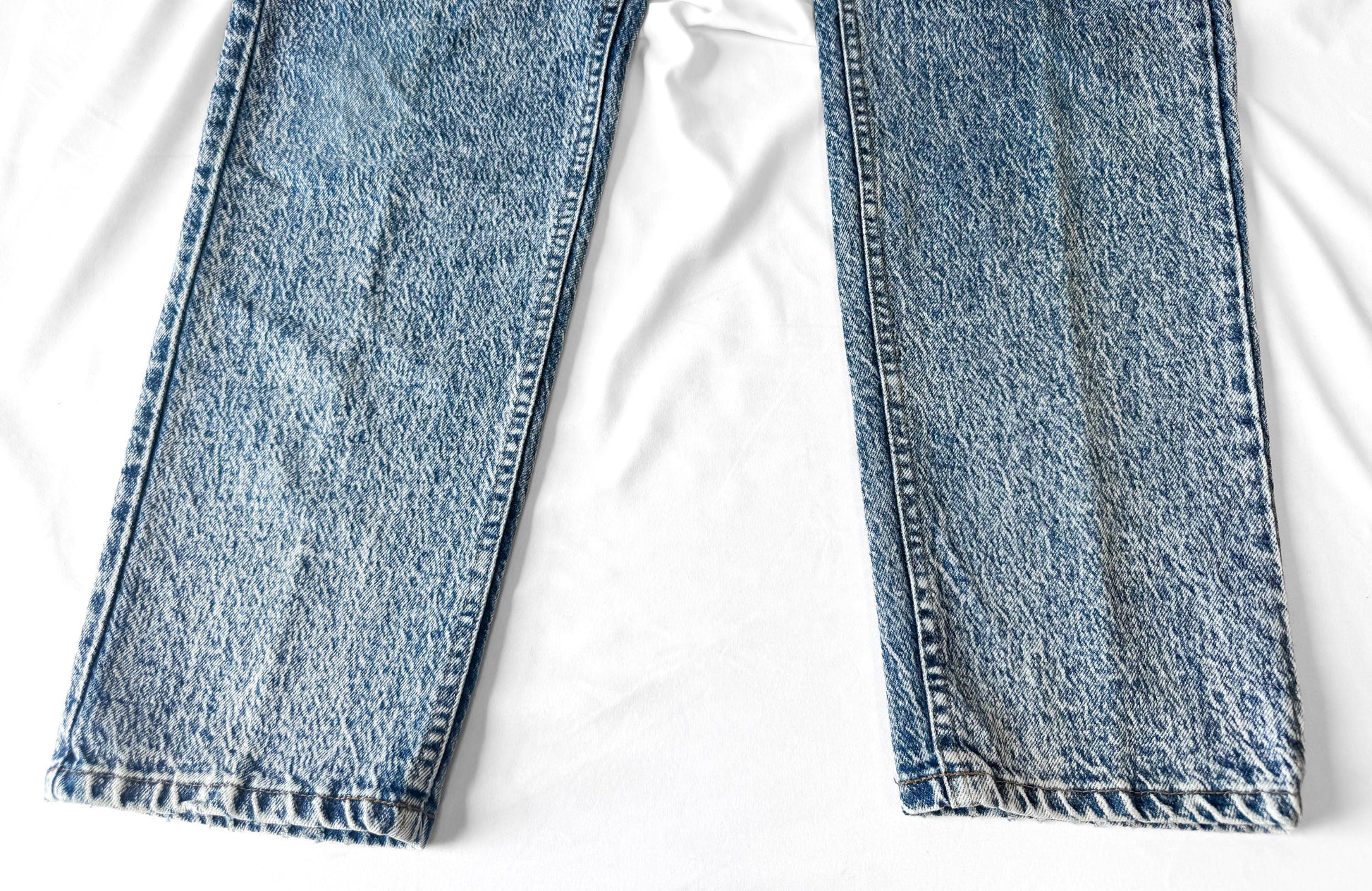 Vintage Lee Riveted Light Acid Wash Tapered High Rise Unisex Jeans, Men's Sz. 32" x 31"