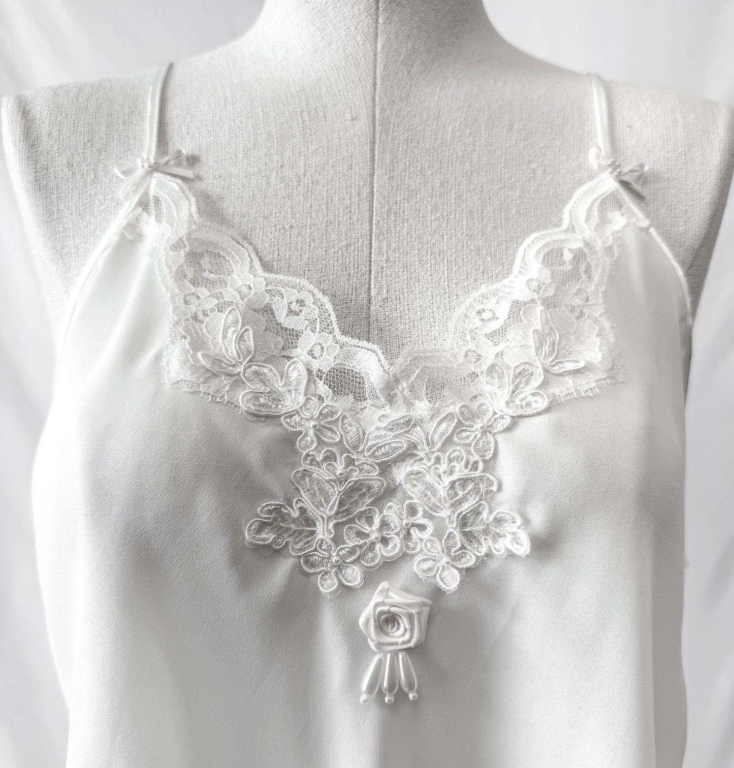 Deadstock Vintage White Lace Pearl Floral Accent Robe Slip Dress Set, Sz. S/M, Vintage Bridal Bachelorette Lingiere Peignoir Set