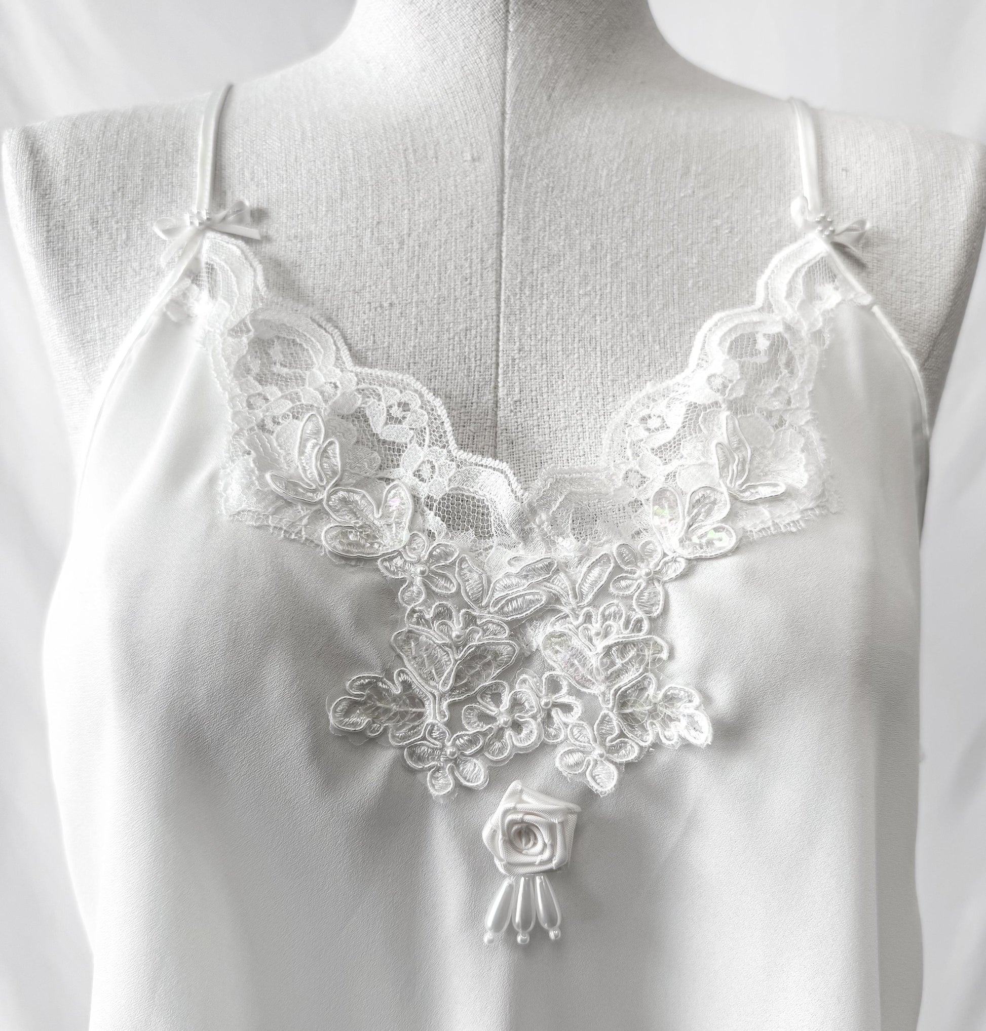 Deadstock Vintage White Lace Pearl Floral Accent Robe Slip Dress Set, Sz. S/M, Vintage Bridal Bachelorette Lingiere Peignoir Set