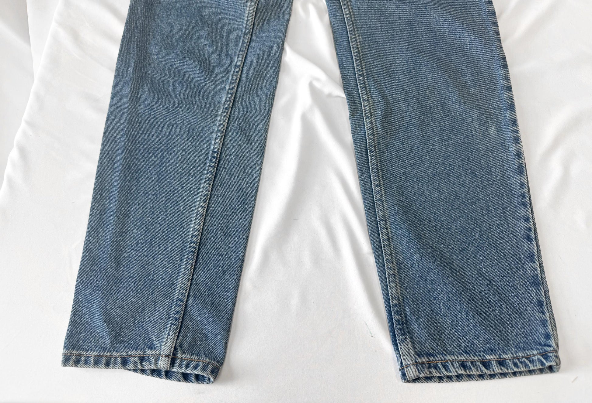Vintage Levi's 550 Medium Wash High Rise Tapered Mom Jeans, Women's Sz. 28" x 30"