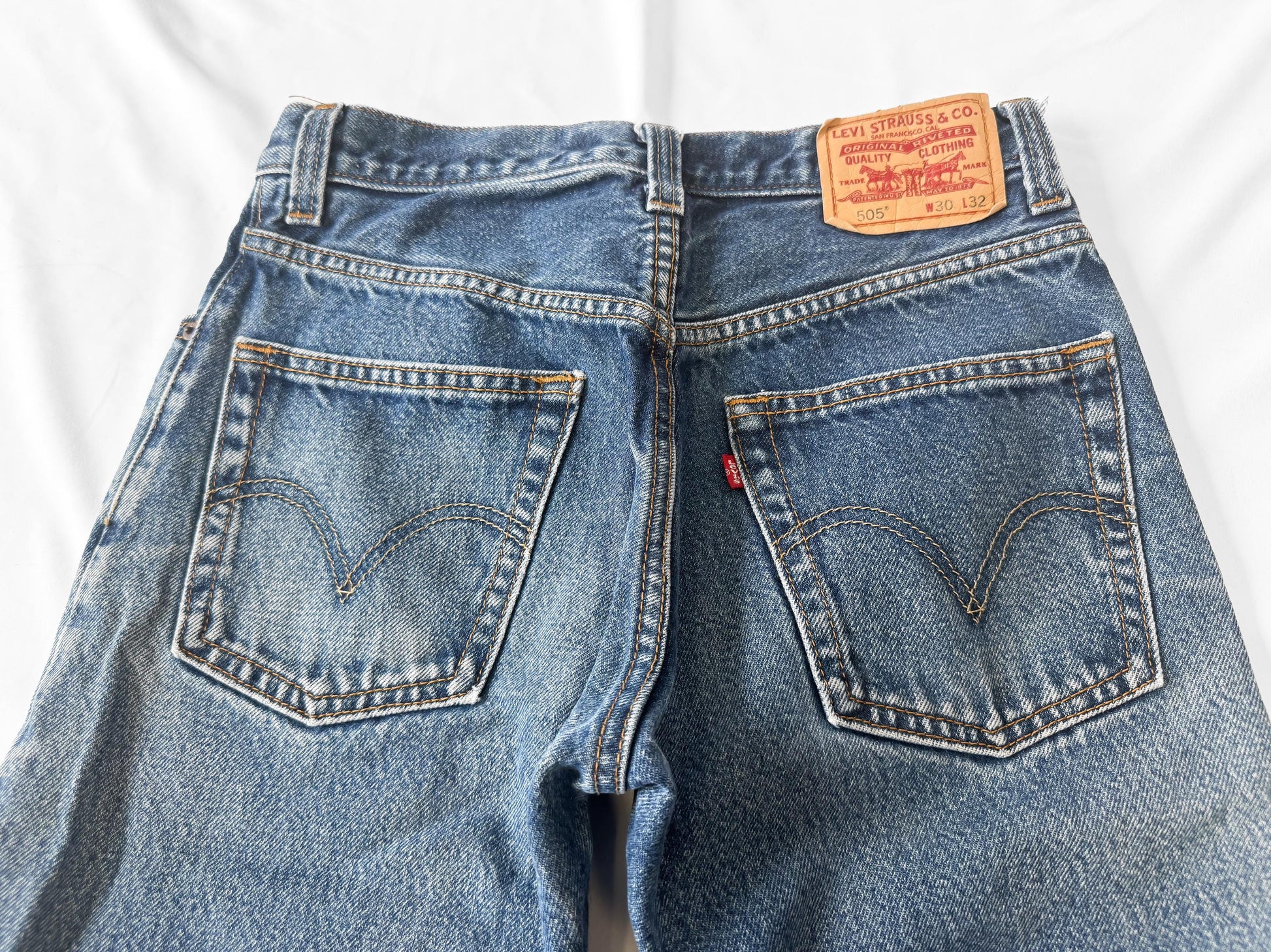 Y2K Style Levi's 505 Medium Wash Slim Fit Unisex Jeans, Men's Sz. 30" x 30"