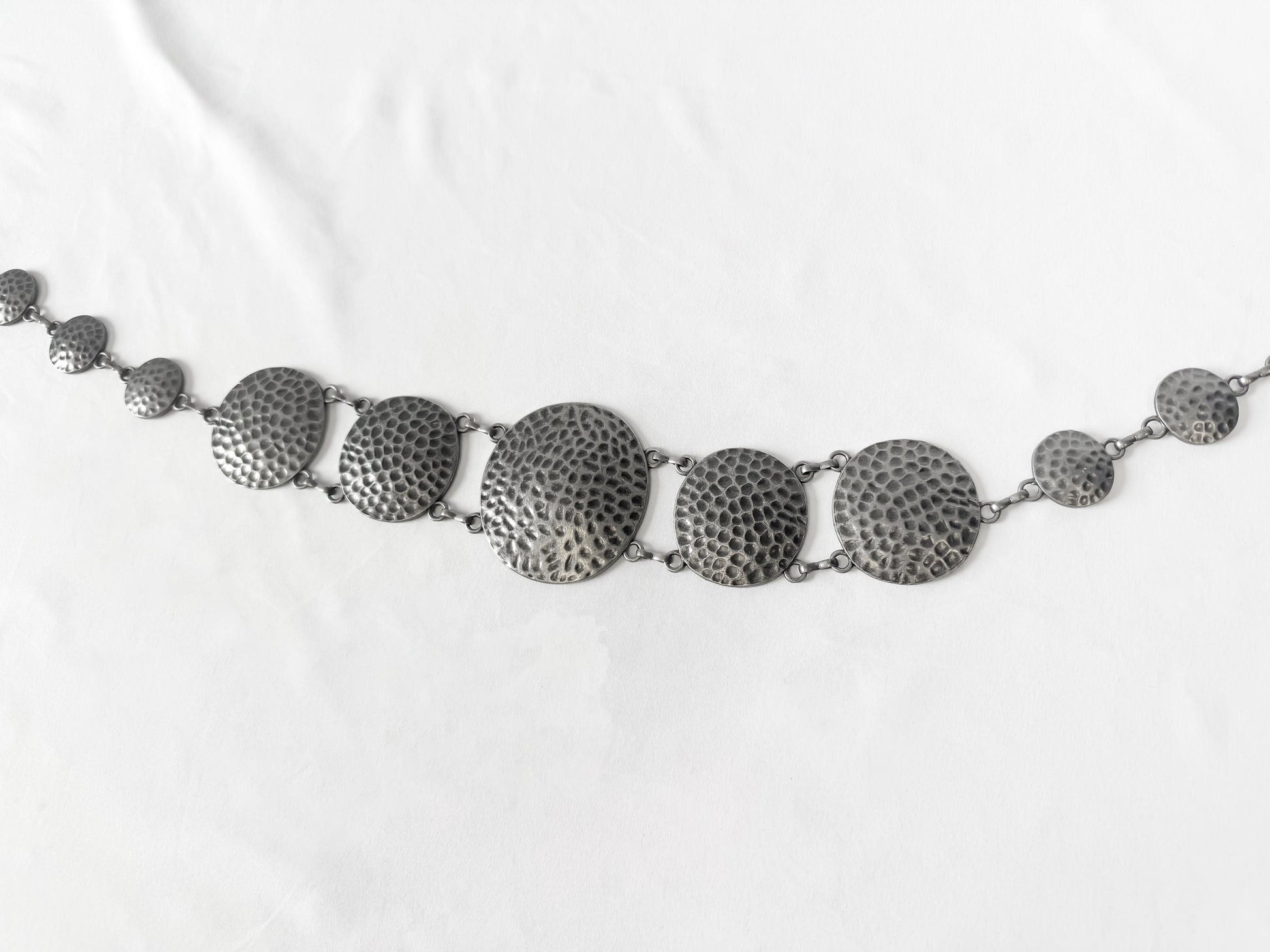 Vintage Silver Gray Tone Circular Hammered Textured Adjustable Chain Link Belt