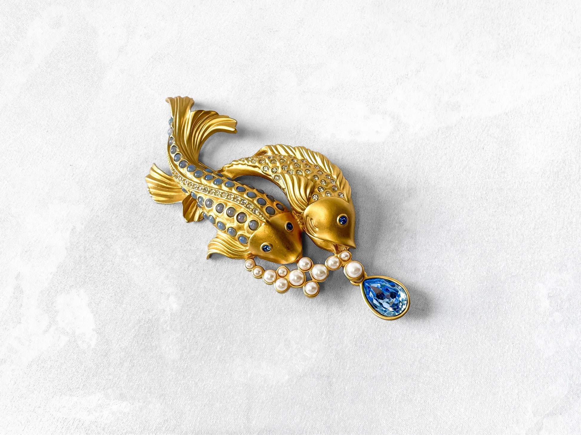 Vintage 90s Elizabeth Taylor Avon Sea Shimmer Koi Fish Brooch Pin, Rare Collectible Collectors Brooch