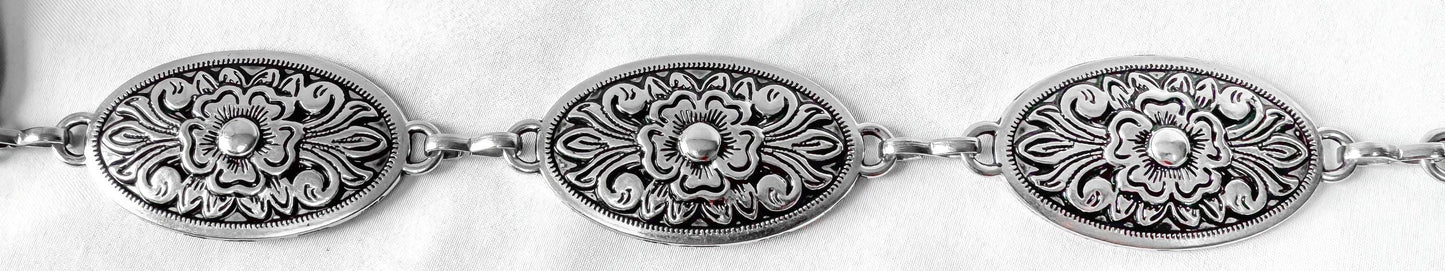 Vintage Silver Toned Floral Etched Oval Concho Adjustable Chain Link Belt, Vintage Western Boho Festival Accessories