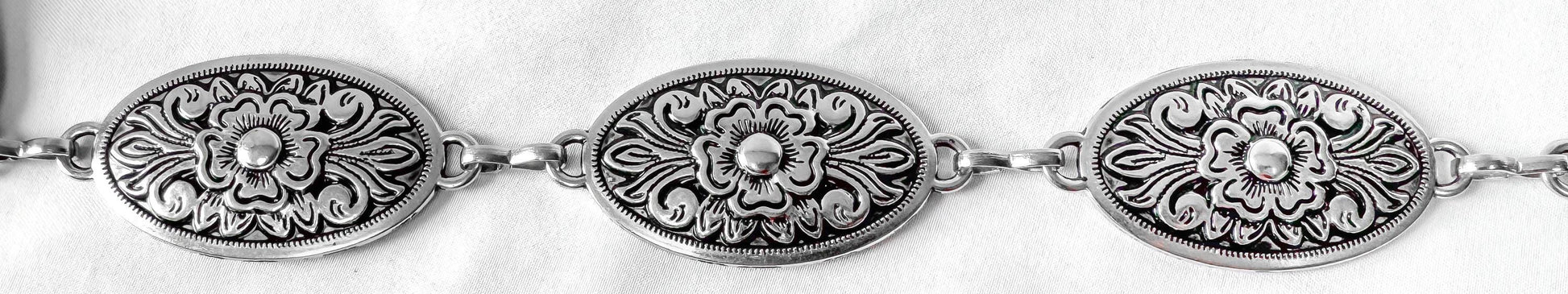 Vintage Silver Toned Floral Etched Oval Concho Adjustable Chain Link Belt, Vintage Western Boho Festival Accessories