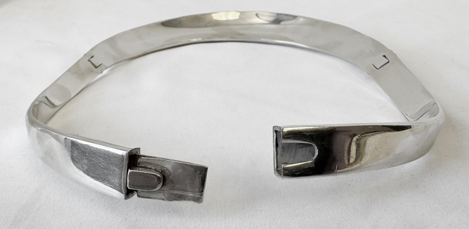 Vintage 925 Sterling Silver Mexico Tapered Hinged Choker Necklace, Approximately 12 Inches, Unique Simple Unisex Statement Necklace