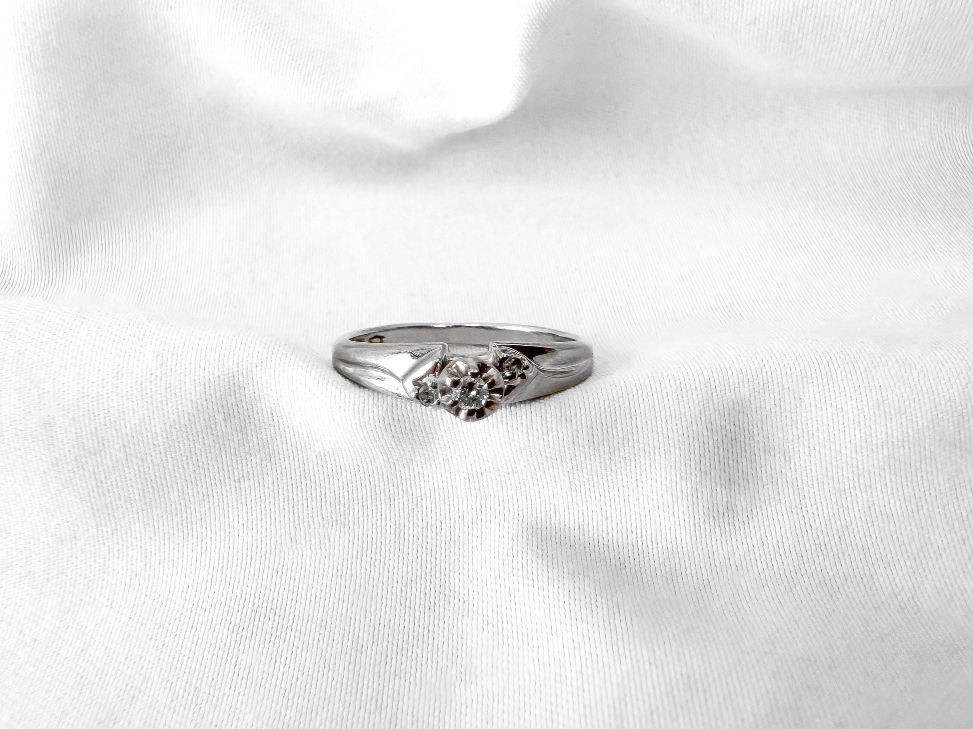 Vintage 10K White Gold Three Stone Mini Diamond Band Ring, Sz. 5.5