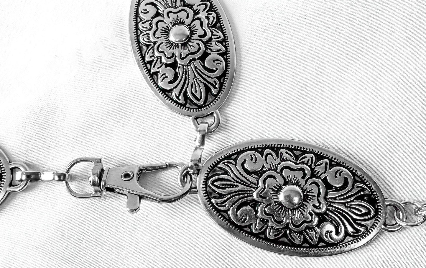 Vintage Silver Toned Floral Etched Oval Concho Adjustable Chain Link Belt, Vintage Western Boho Festival Accessories