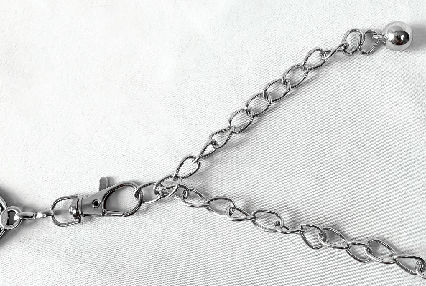 Vintage Silver Toned Floral Etched Oval Concho Adjustable Chain Link Belt, Vintage Western Boho Festival Accessories