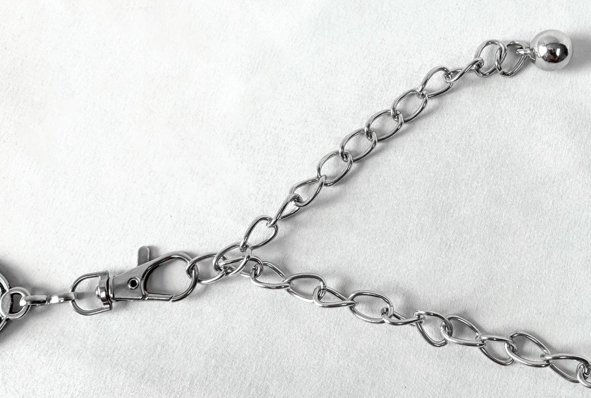 Vintage Silver Toned Floral Etched Oval Concho Adjustable Chain Link Belt, Vintage Western Boho Festival Accessories