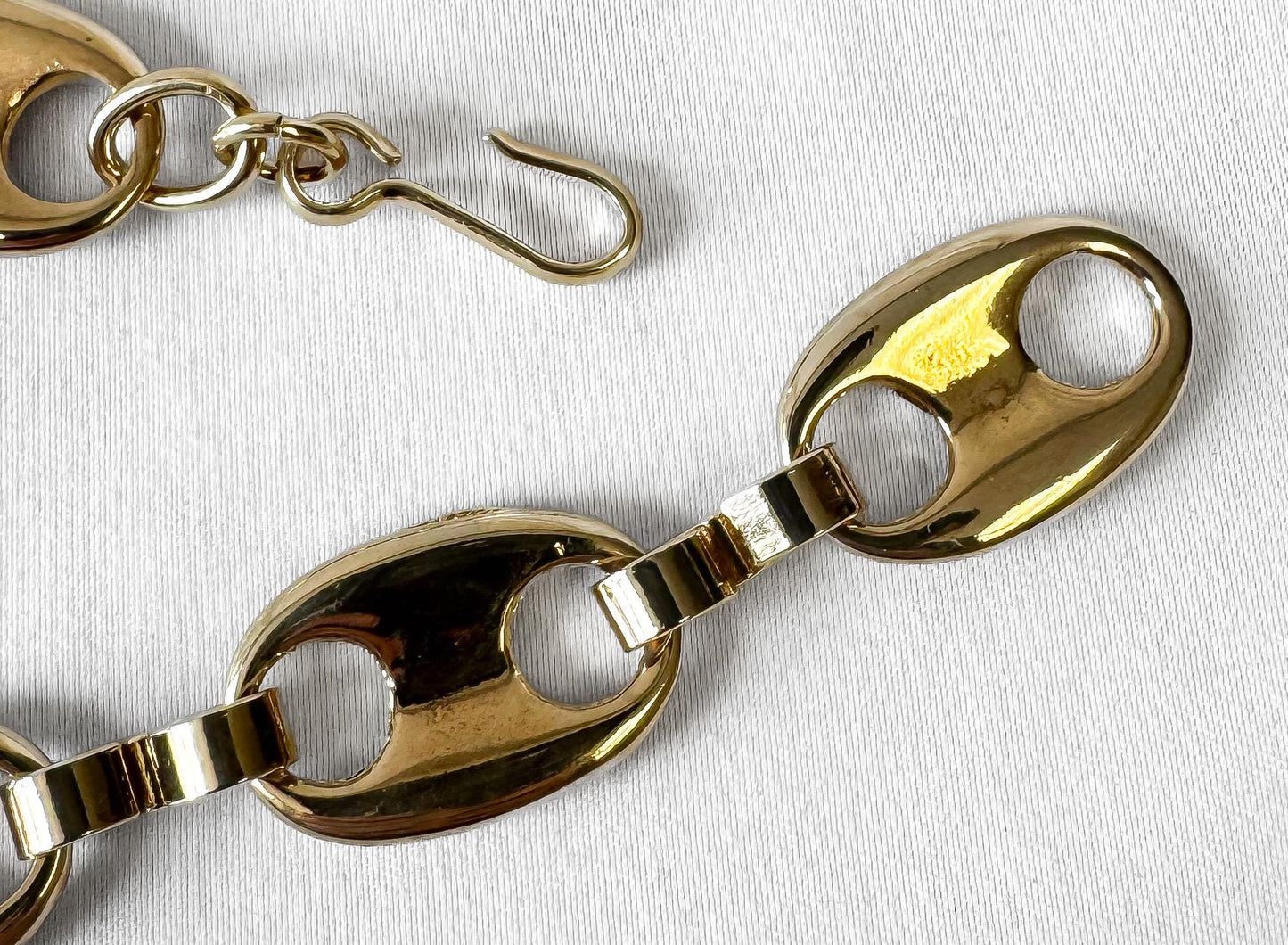 Vintage Gold Toned Metal Mariner Anchor "Gucci Puff" Adjustable Chain Link Belt