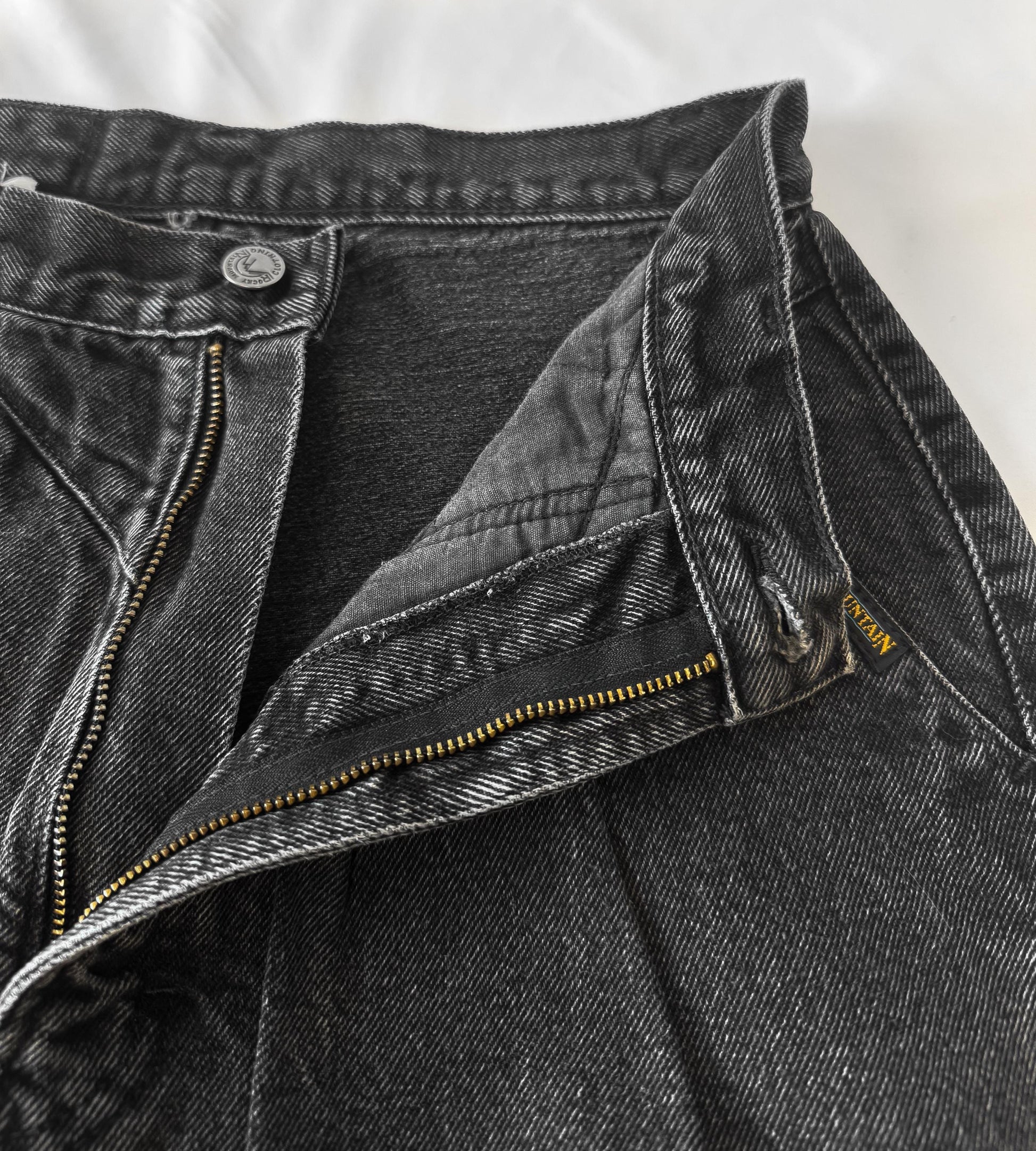 90s Rockies Faded Black Pocketless Pleated Front High Rise Tapered Cotton Denim Jeans, Women's Sz. 28" x 37", Western Country Style Jeans