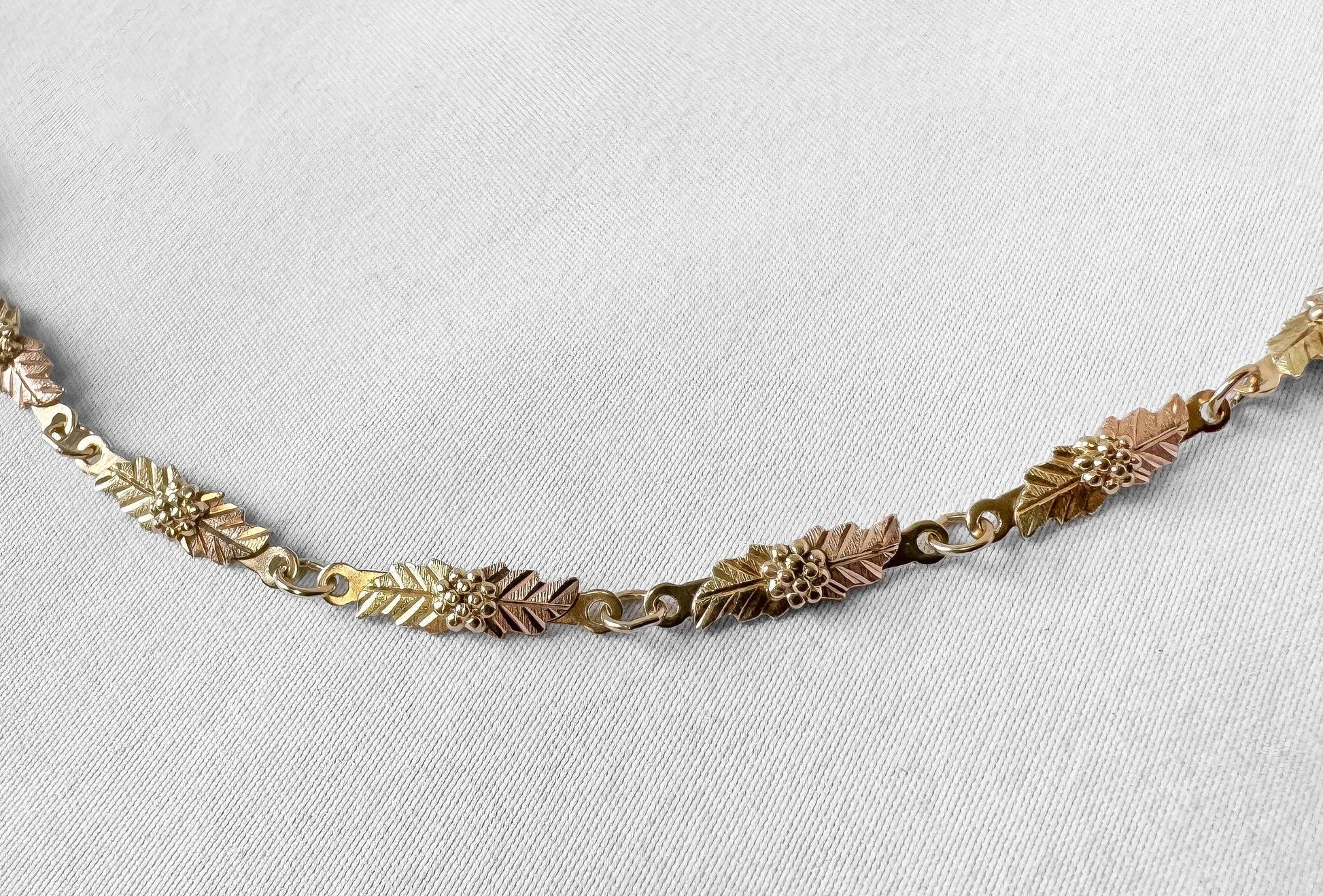 Vintage 10K CCO Black Hills Gold Tri Color Leaf Bar Link Bracelet