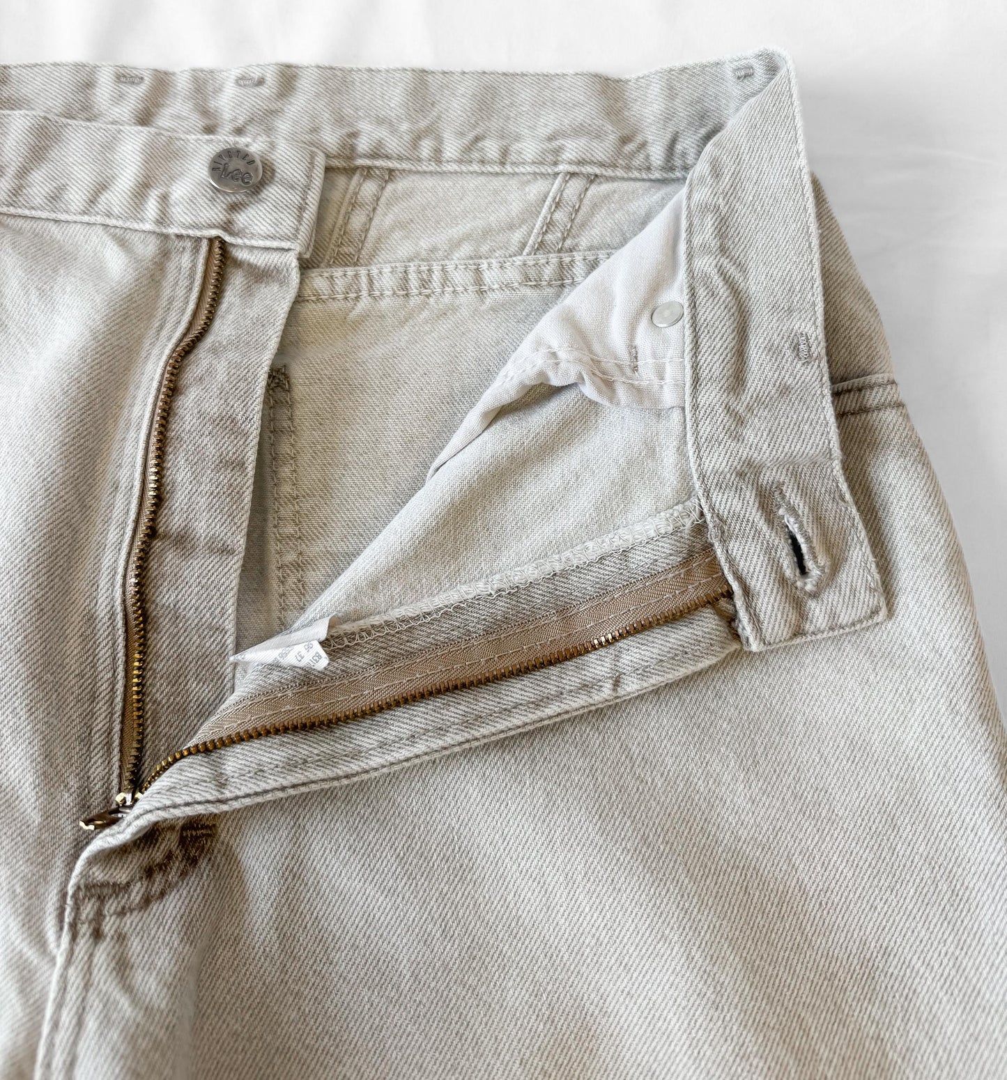 Vintage Lee Riveted Cream Beige High Rise Straight Leg Jeans, Women's Sz. 30" x 31"
