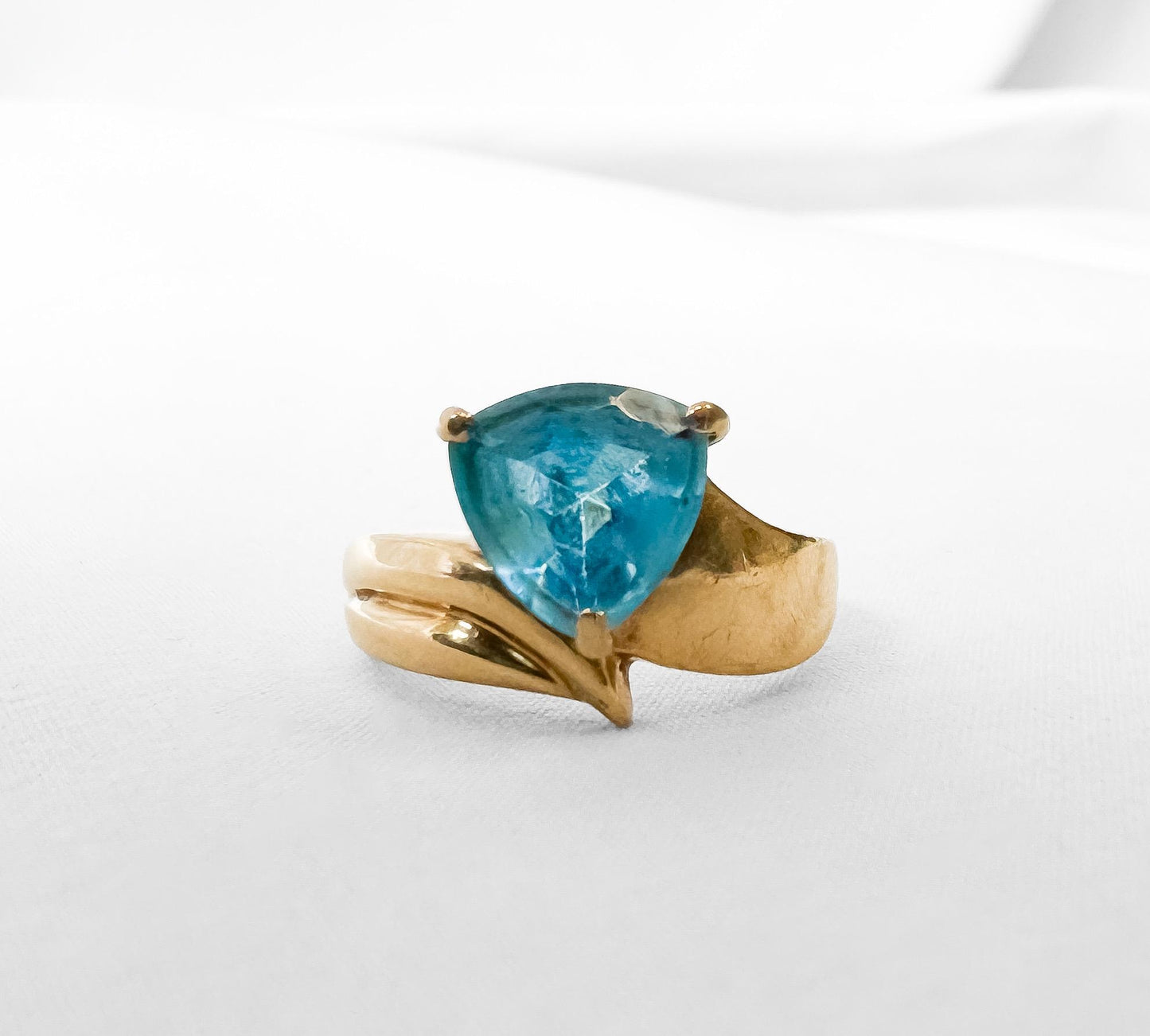 Vintage Estate 10K Yellow Gold Trillion Cut Blue Sapphire Statement Ring, Sz. 7, Vintage Cocktail Art Deco Style Ring