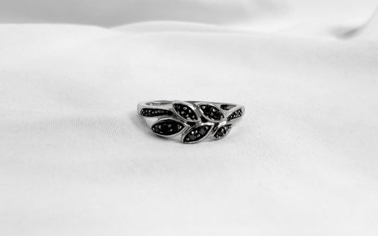 10K White Gold Black Diamond Leaf Ring, Sz. 7/7.25