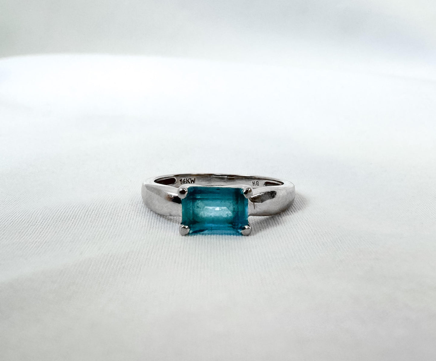 Vintage 14K White Gold Emerald Cut Blue Topaz Ring, Sz. 5.5