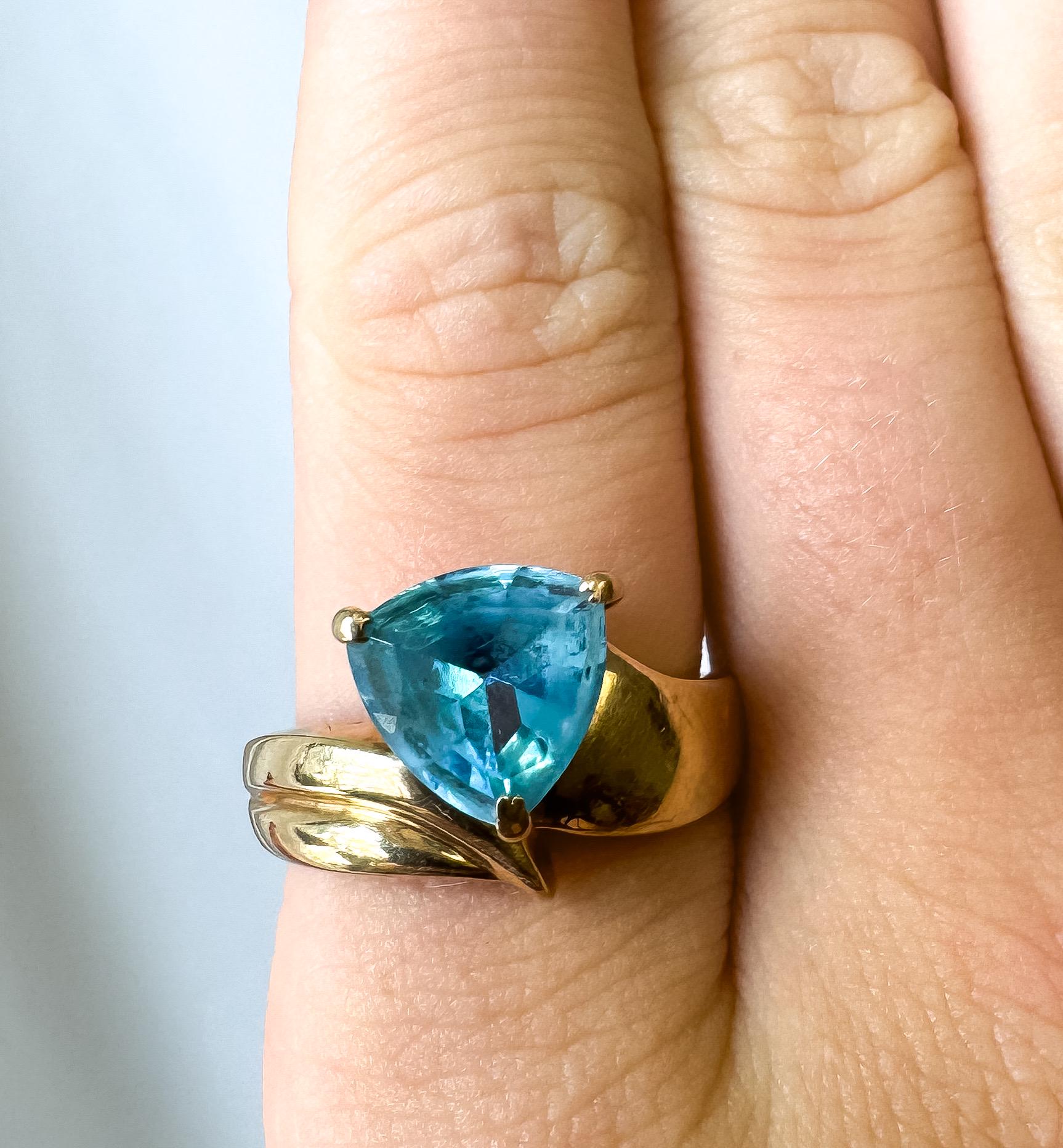 Vintage Estate 10K Yellow Gold Trillion Cut Blue Sapphire Statement Ring, Sz. 7, Vintage Cocktail Art Deco Style Ring