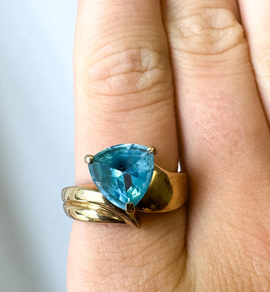 Vintage Estate 10K Yellow Gold Trillion Cut Blue Sapphire Statement Ring, Sz. 7, Vintage Cocktail Art Deco Style Ring