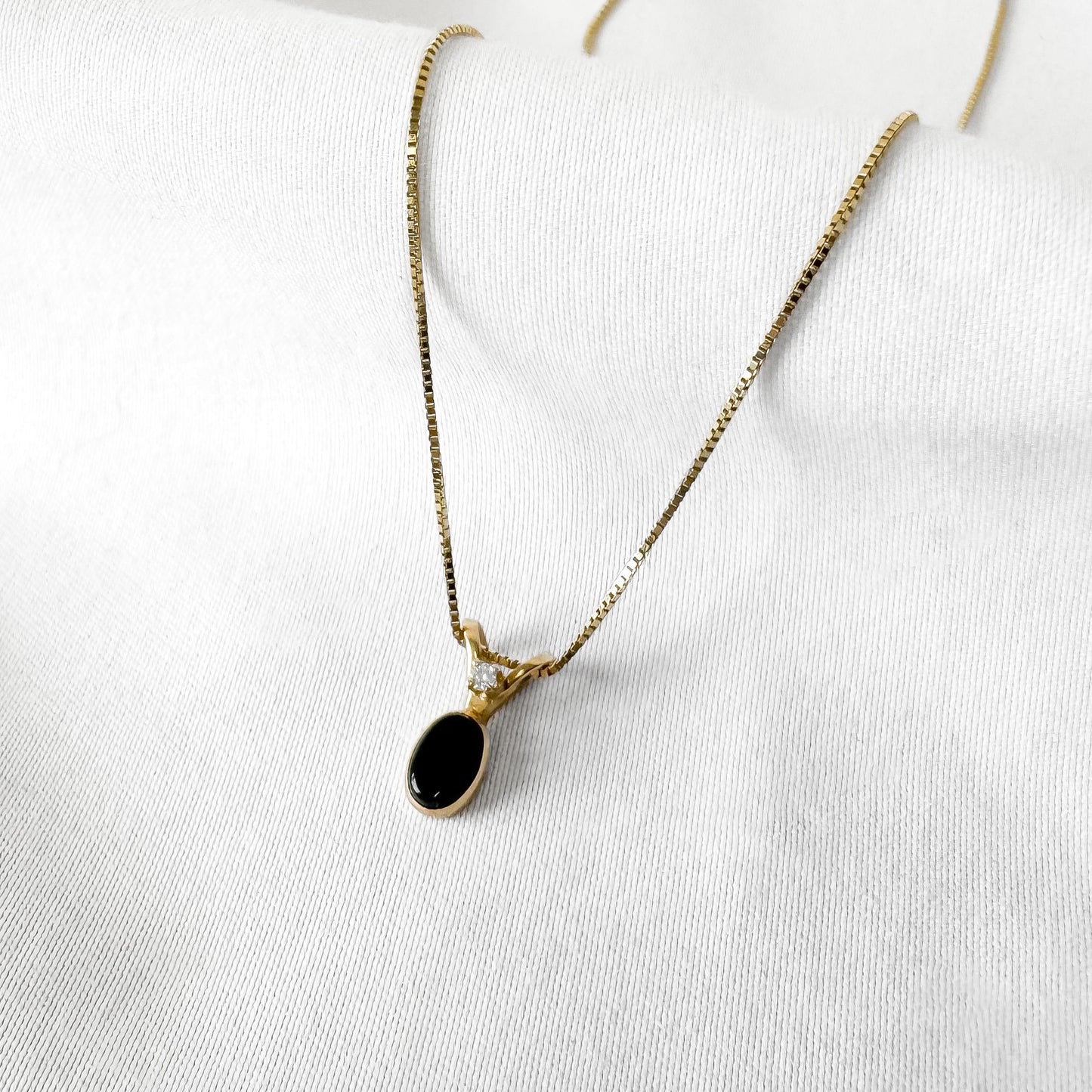 Vintage 14K Italy Mini Onyx Oval Diamond Pendant Box Chain Necklace, Approximately 17 Inches, Dainty Simple Minimalist Necklace