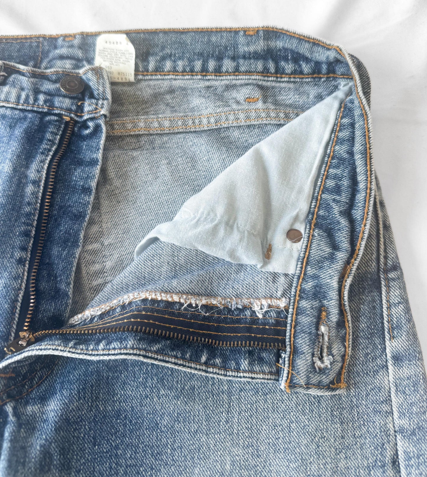 Vintage Levi's 505 Medium Wash Distressed Straight Leg Unisex Jeans, 32" x 32"