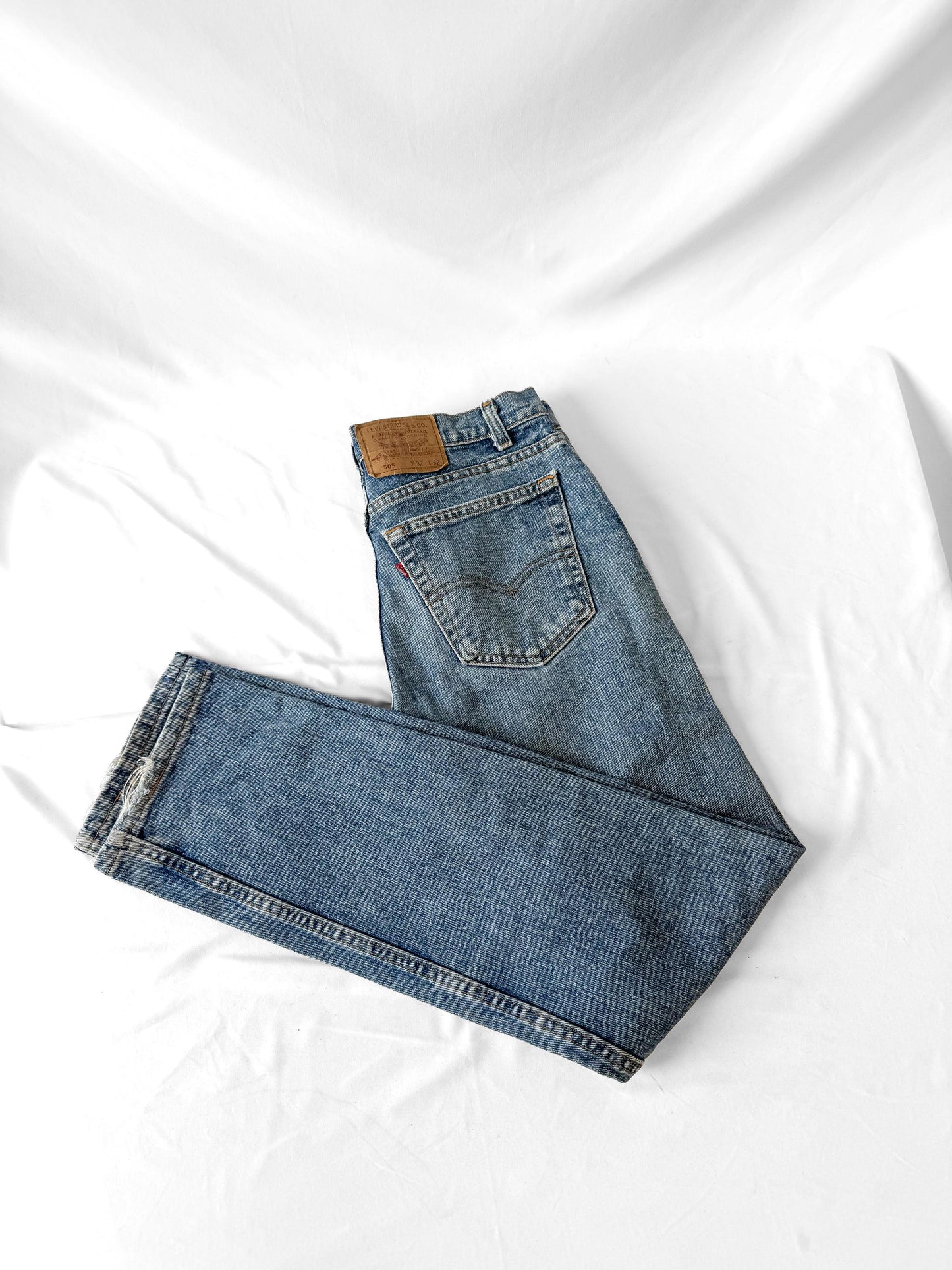 Vintage Levi's 505 Medium Wash Distressed Straight Leg Unisex Jeans, 32" x 32"